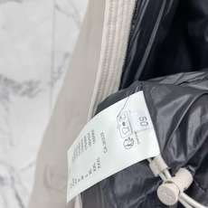 Louis Vuitton 路易威登(LV)2026FW秋冬新款可拆卸连帽压花羽绒服 全套原版五金配件,拉链、按扣全部还 Louis Vuitton 路易威登(LV)2026FW秋冬新款可拆卸连帽压花羽绒服 全套原版五金配件,拉链、按扣全部还