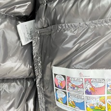 Moncler 盟可睐(蒙口)2026FW秋冬新款彩虹条可拆卸连帽羽绒服 全套原版五金辅料,拉链、按扣、袖口调节扣全部对 Moncler 盟可睐(蒙口)2026FW秋冬新款彩虹条可拆卸连帽羽绒服 全套原版五金辅料,拉链、按扣、袖口调节扣全部对