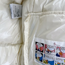 Moncler 盟可睐(蒙口)2026FW秋冬新款彩虹条可拆卸连帽羽绒服 全套原版五金辅料,拉链、按扣、袖口调节扣全部对 Moncler 盟可睐(蒙口)2026FW秋冬新款彩虹条可拆卸连帽羽绒服 全套原版五金辅料,拉链、按扣、袖口调节扣全部对