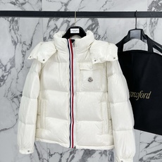 Moncler 盟可睐(蒙口)2026FW秋冬新款彩虹条可拆卸连帽羽绒服 全套原版五金辅料,拉链、按扣、袖口调节扣全部对 Moncler 盟可睐(蒙口)2026FW秋冬新款彩虹条可拆卸连帽羽绒服 全套原版五金辅料,拉链、按扣、袖口调节扣全部对