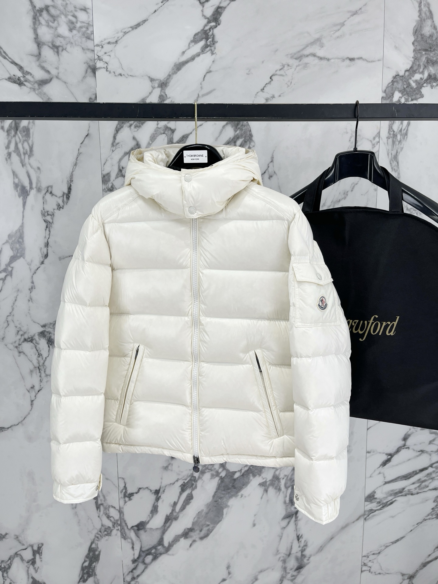 Moncler 盟可睐2026FW秋冬新款Maya经典亮面玛雅可拆卸连帽羽绒服 全套原版五金辅料，拉链、金属按扣、袖臂圆