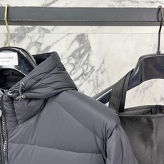 Moncler-盟可睐 2026FW秋冬新款男士连帽轻薄羽绒服 90新国标白鸭绒填充,高密防钻绒尼龙面料,原版开模五金, Moncler-盟可睐 2026FW秋冬新款男士连帽轻薄羽绒服 90新国标白鸭绒填充,高密防钻绒尼龙面料,原版开模五金,