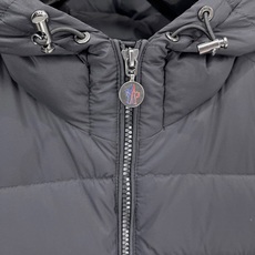 Moncler-盟可睐 2026FW秋冬新款男士连帽轻薄羽绒服 90新国标白鸭绒填充,高密防钻绒尼龙面料,原版开模五金, Moncler-盟可睐 2026FW秋冬新款男士连帽轻薄羽绒服 90新国标白鸭绒填充,高密防钻绒尼龙面料,原版开模五金,
