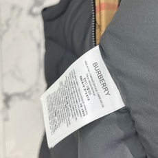 Burberry-博柏利 2026FW秋冬新款男士立领羽绒马甲 90新国标白鸭绒填充,高密防风防钻绒尼龙面料,原版五金拉 Burberry-博柏利 2026FW秋冬新款男士立领羽绒马甲 90新国标白鸭绒填充,高密防风防钻绒尼龙面料,原版五金拉