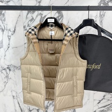 Burberry-博柏利 2026FW秋冬新款男士立领羽绒马甲 90新国标白鸭绒填充,高密防风防钻绒尼龙面料,原版五金拉 Burberry-博柏利 2026FW秋冬新款男士立领羽绒马甲 90新国标白鸭绒填充,高密防风防钻绒尼龙面料,原版五金拉