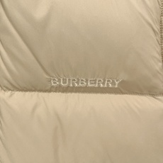 Burberry-博柏利 2026FW秋冬新款男士立领羽绒马甲 90新国标白鸭绒填充,高密防风防钻绒尼龙面料,原版五金拉 Burberry-博柏利 2026FW秋冬新款男士立领羽绒马甲 90新国标白鸭绒填充,高密防风防钻绒尼龙面料,原版五金拉