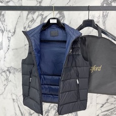 Prada-普拉达 2026FW秋冬新款男士立领羽绒马甲 90新国标白鸭绒填充,高密防风防钻绒尼龙面料,原版三角金属标, Prada-普拉达 2026FW秋冬新款男士立领羽绒马甲 90新国标白鸭绒填充,高密防风防钻绒尼龙面料,原版三角金属标,