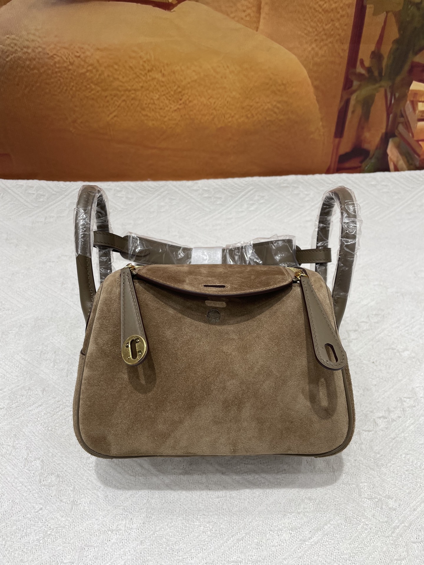 NO:700277,Suede mini Lindy elephant gray gold buckle in stock,Hermes,hermes,chamois leather,Hermes,19860909麂皮迷你琳迪大象灰色金扣现货,爱马仕,hermes,chamois leather,Hermes,,Bag