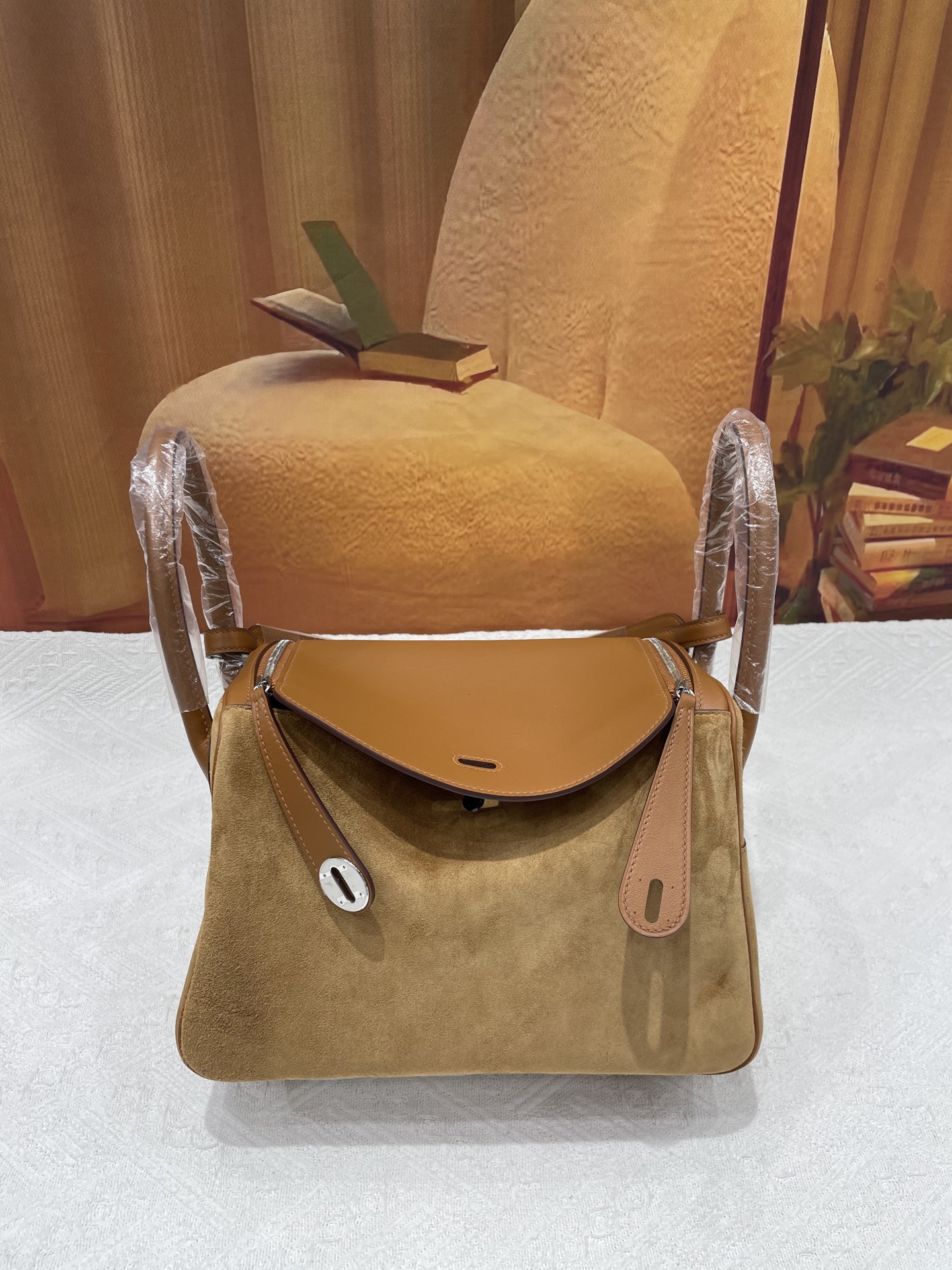 NO:700382,Suede Lindy 26 gold brown silver buckle in stock, Hermes, hermes, chamois leather, Hermes,19860909麂皮琳迪26金棕色银扣现货,爱马仕,hermes,chamois leather,Hermes,,Bag