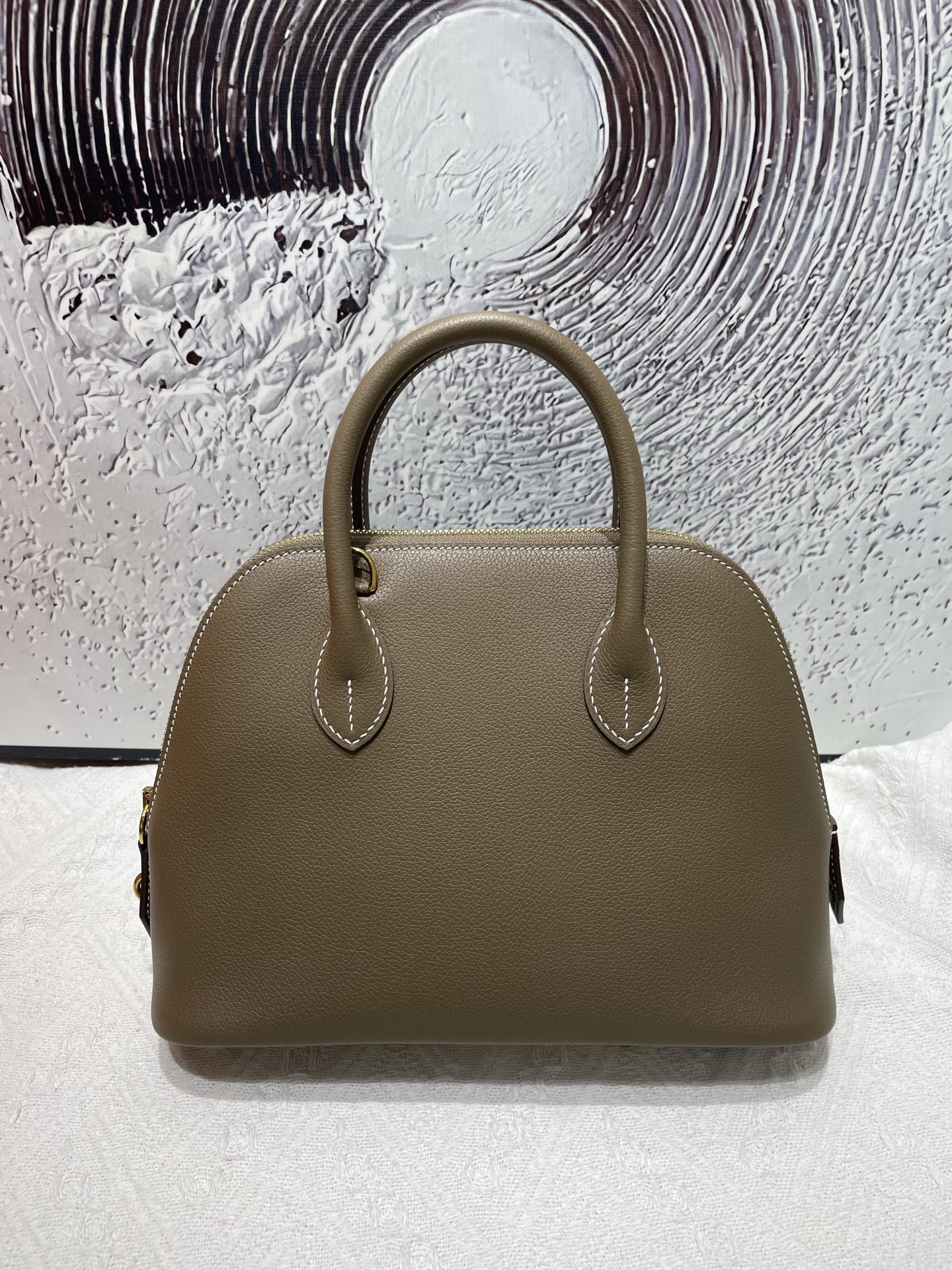 NO:919501,Bolide bowling ball 25cm, original imported Evercolor leather [elephant gray] gold buckle, counter synchronization, handmade wax thread sewing, pure steel hardware, in stock, Hermes, Hermes,19860909Bolide 保龄球 25cm 原厂进口Evercolor皮【大象灰】金扣 专柜同步 手工蜡线缝制 纯钢五金 现货,爱马仕,hermes,Hermes,,Bag