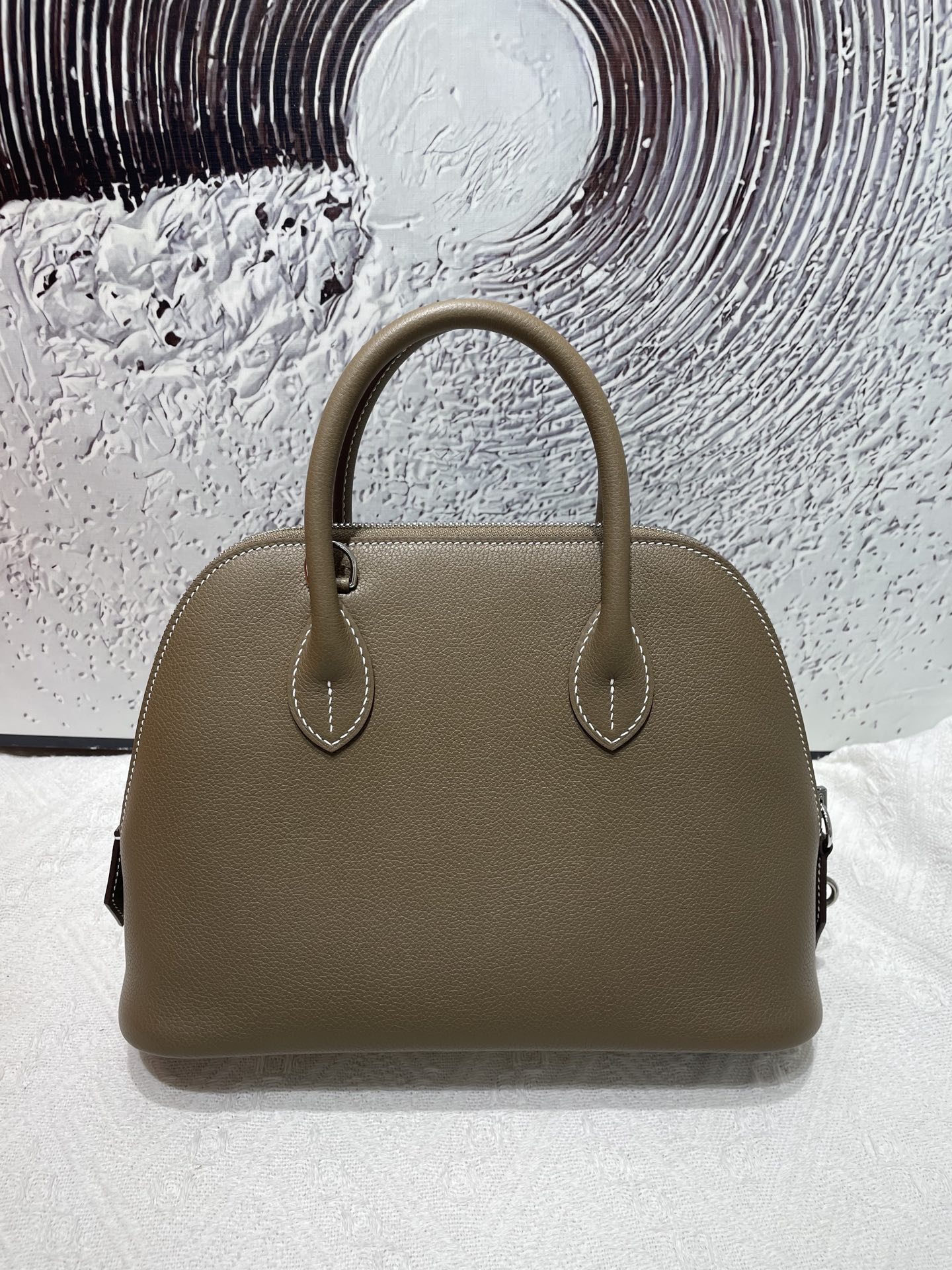 NO:919496,Bolide bowling ball 25cm, original imported Evercolor leather [elephant gray] silver buckle, counter synchronization, handmade wax thread sewing, pure steel hardware, in stock, Hermes, Hermes,19860909Bolide 保龄球 25cm 原厂进口Evercolor皮【大象灰】银扣 专柜同步 手工蜡线缝制 纯钢五金 现货,爱马仕,hermes,Hermes,,Bag