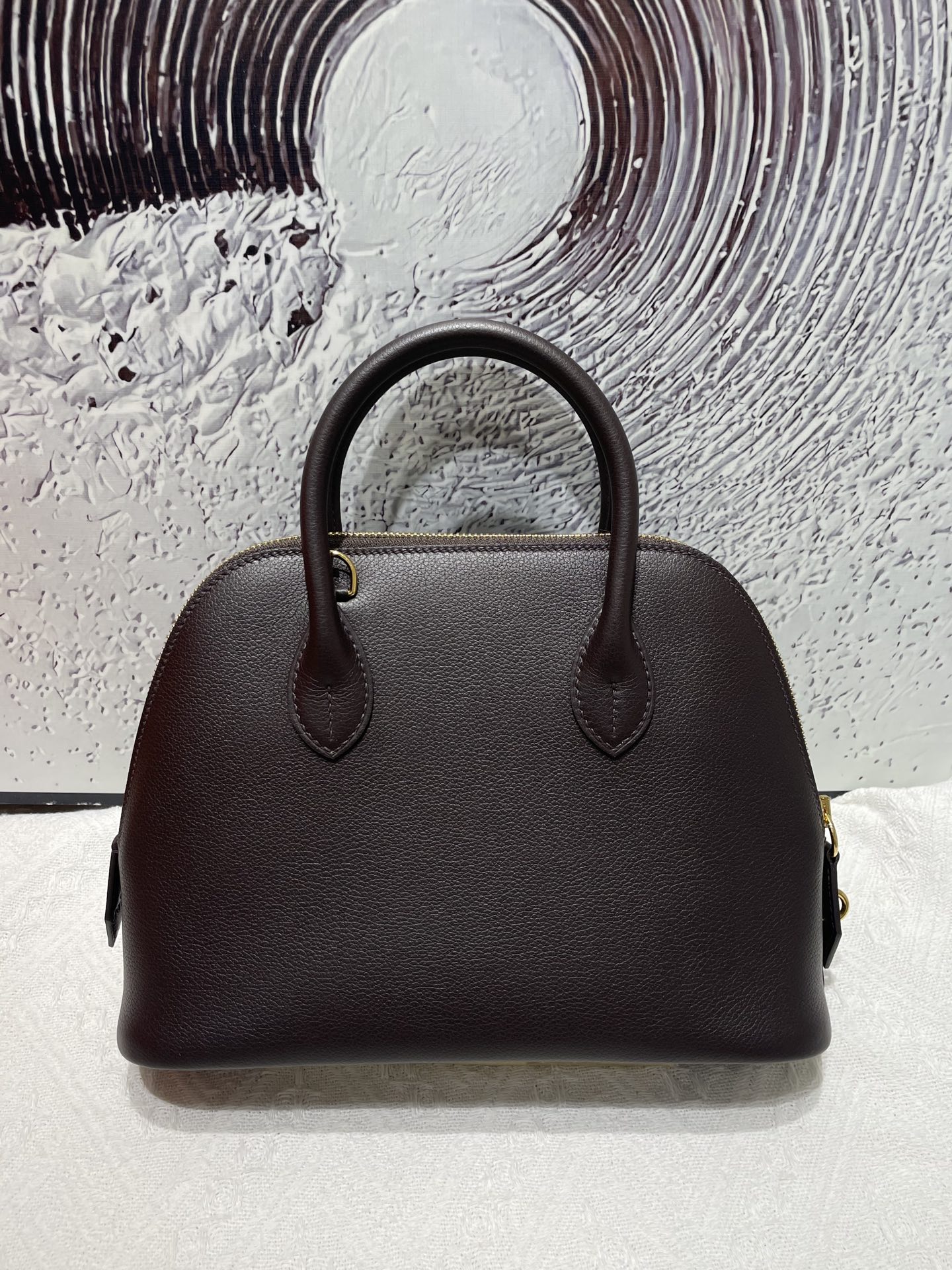 NO:919462,Bolide bowling ball 25cm, original imported Evercolor leather [ebony color] gold buckle, counter synchronization, handmade wax thread sewing, pure steel hardware, in stock, Hermes, Hermes,19860909Bolide 保龄球 25cm 原厂进口Evercolor皮【乌木色】金扣 专柜同步 手工蜡线缝制 纯钢五金 现货,爱马仕,hermes,Hermes,,Bag