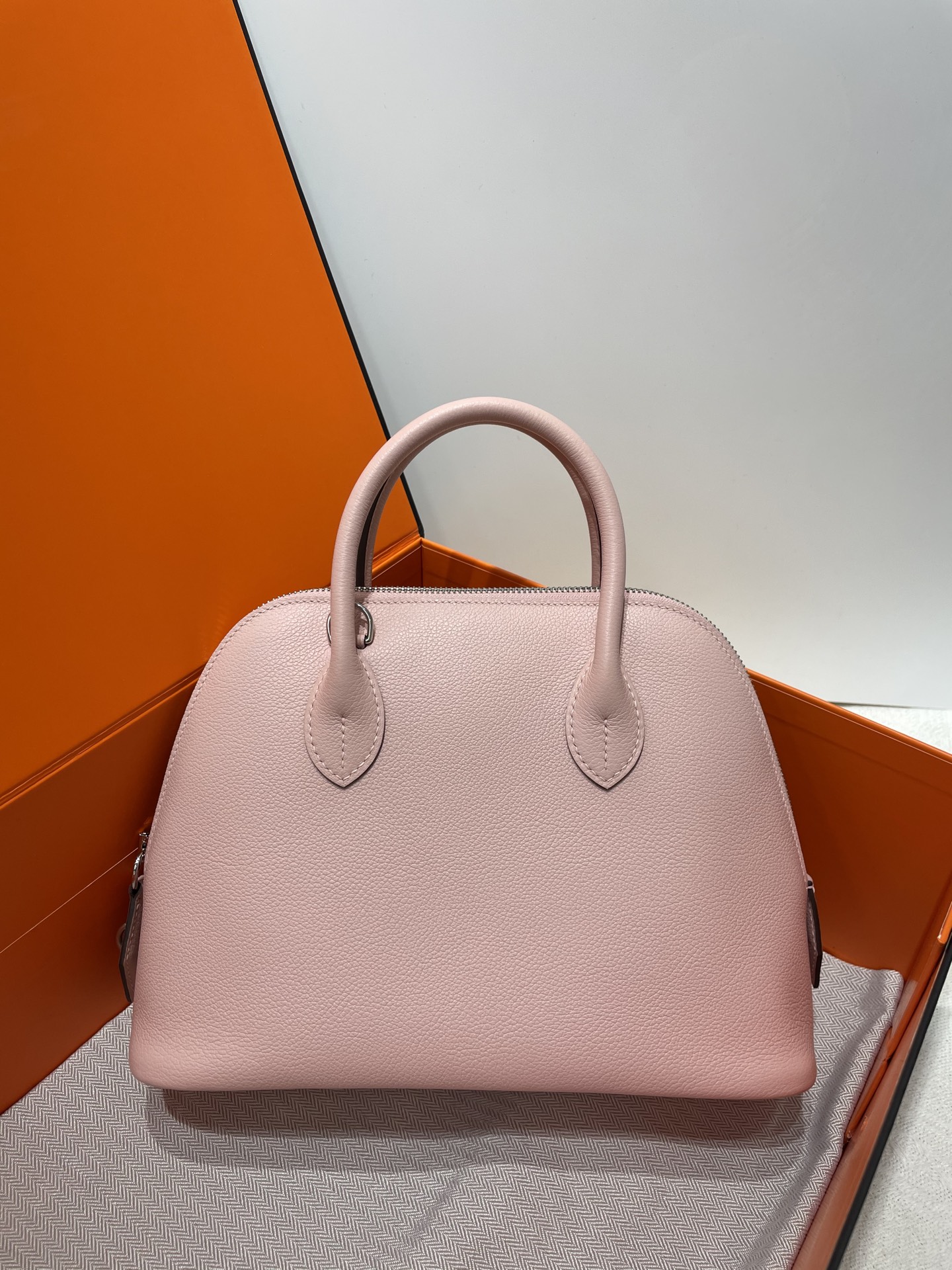 NO:919516,Bolide bowling ball 25cm, original imported Evercolor leather [3Q pink] silver buckle, counter synchronization, handmade wax thread sewing, pure steel hardware, in stock, Hermes, Hermes,19860909Bolide 保龄球 25cm 原厂进口Evercolor皮【3Q粉】银扣 专柜同步 手工蜡线缝制 纯钢五金 现货,爱马仕,hermes,Hermes,,Bag