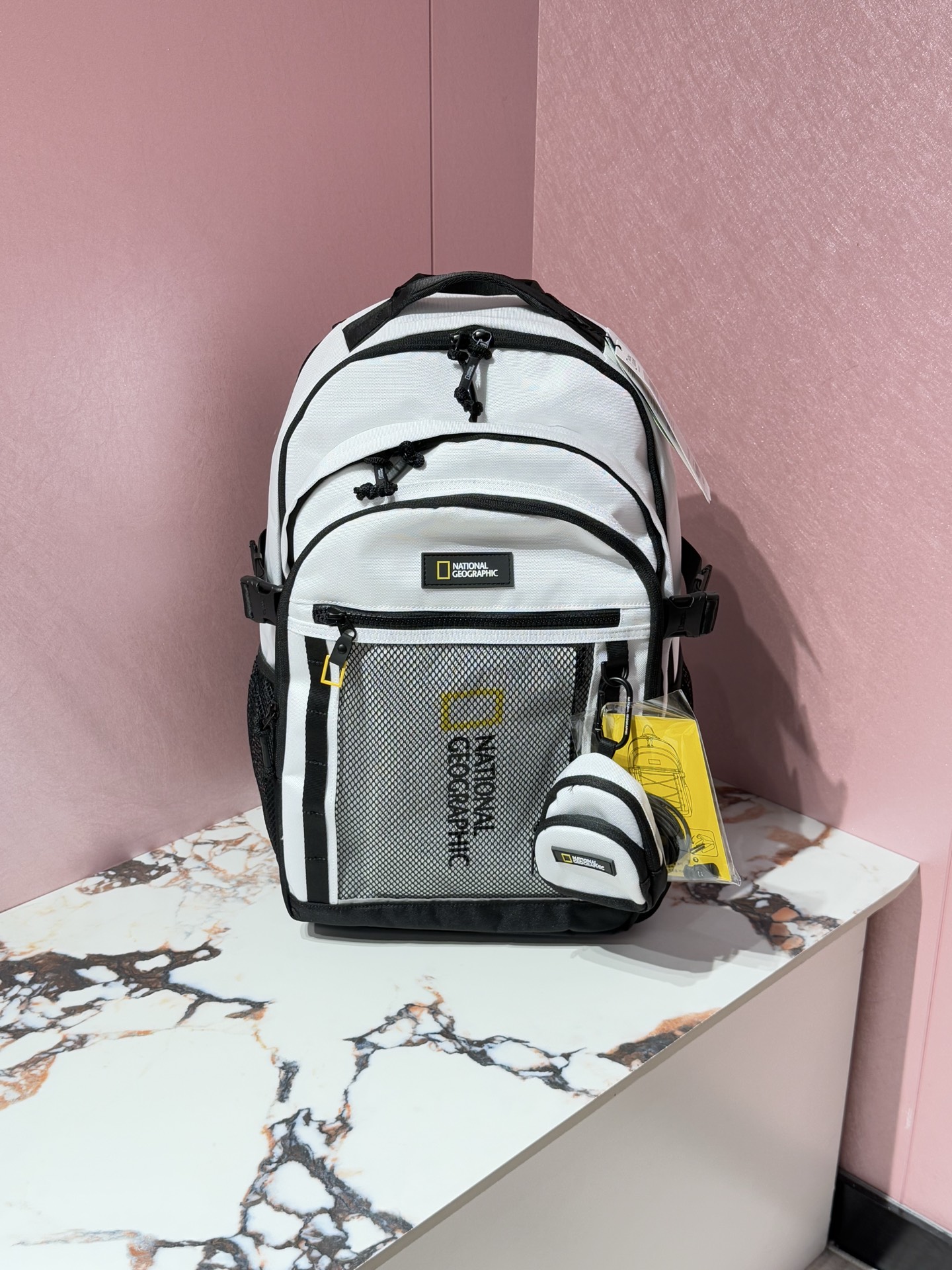 _ddg9sM4-cfgsqTRsWrmIlgcDKAmXZdn6B2apSvw