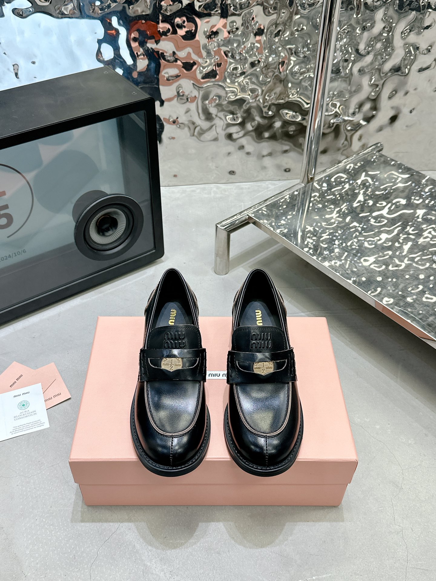 NO:693279,High heels, black cowhide, polished fabric: first-layer cowhide, open edge beads, lining: cowhide lining, outsole, original molded outsole, size 35-40 (customized for 40), price, extremely cost-effective, no bargaining., loafers, loafers, cowhide19860909高跟 黑牛皮 擦色 面料: 头层牛皮、开边珠 內里: 牛皮里 大底原版开模大底 码数35-40（40定做） 价格 极致性价比,不议价.,乐福鞋,loafers,cowhide,Women's Shoes
