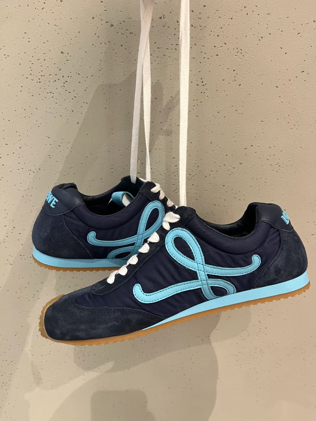 NO:693191,LOEWE's latest color matching is new, fluorescent blue, casual shoes/sports shoes, loewe, sneakers19860909LOEWE最新配色上新 荧光蓝,休闲鞋/运动鞋,loewe,sneakers,Women's Shoes