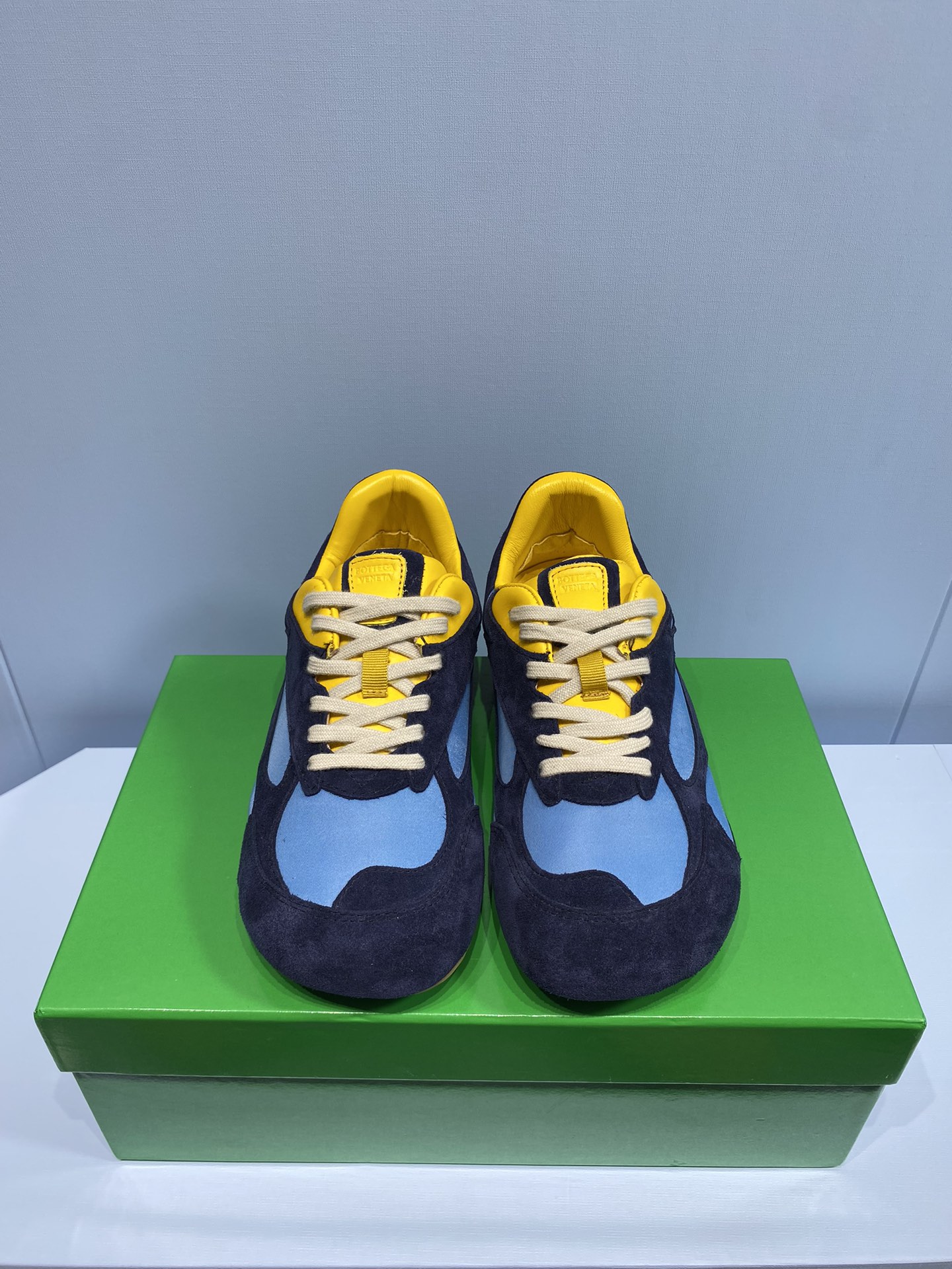 NO:693136,Bottega Veneta Bottega Veneta BV's latest Orbit series retro casual sports shoes couple model color royal blue fabric: space cloth/cow lining: imported Australian sheepskin outsole original outsole size women's size 35-40 men's size 39-45 price men's size extremely cost-effective, volume price, no bargaining for loose orders, casual shoes/sports shoes, Bottega Veneta, Bottega veneta,bottega veneta,sneakers,sheepskin19860909Bottega Veneta 葆蝶家 BV最新款Orbit 系列 复古休闲运动鞋 情侣款 颜色宝蓝色 面料: 太空布/牛猄 內里: 进口澳洲羊皮 大底开模原版大底 码数女码 35-40 男码 39-45 价格 男码 极致性价比跑量价、散单不议价,休闲鞋/运动鞋,bottega veneta,bottega veneta,bottega veneta,sneakers,sheepskin,Women's Shoes