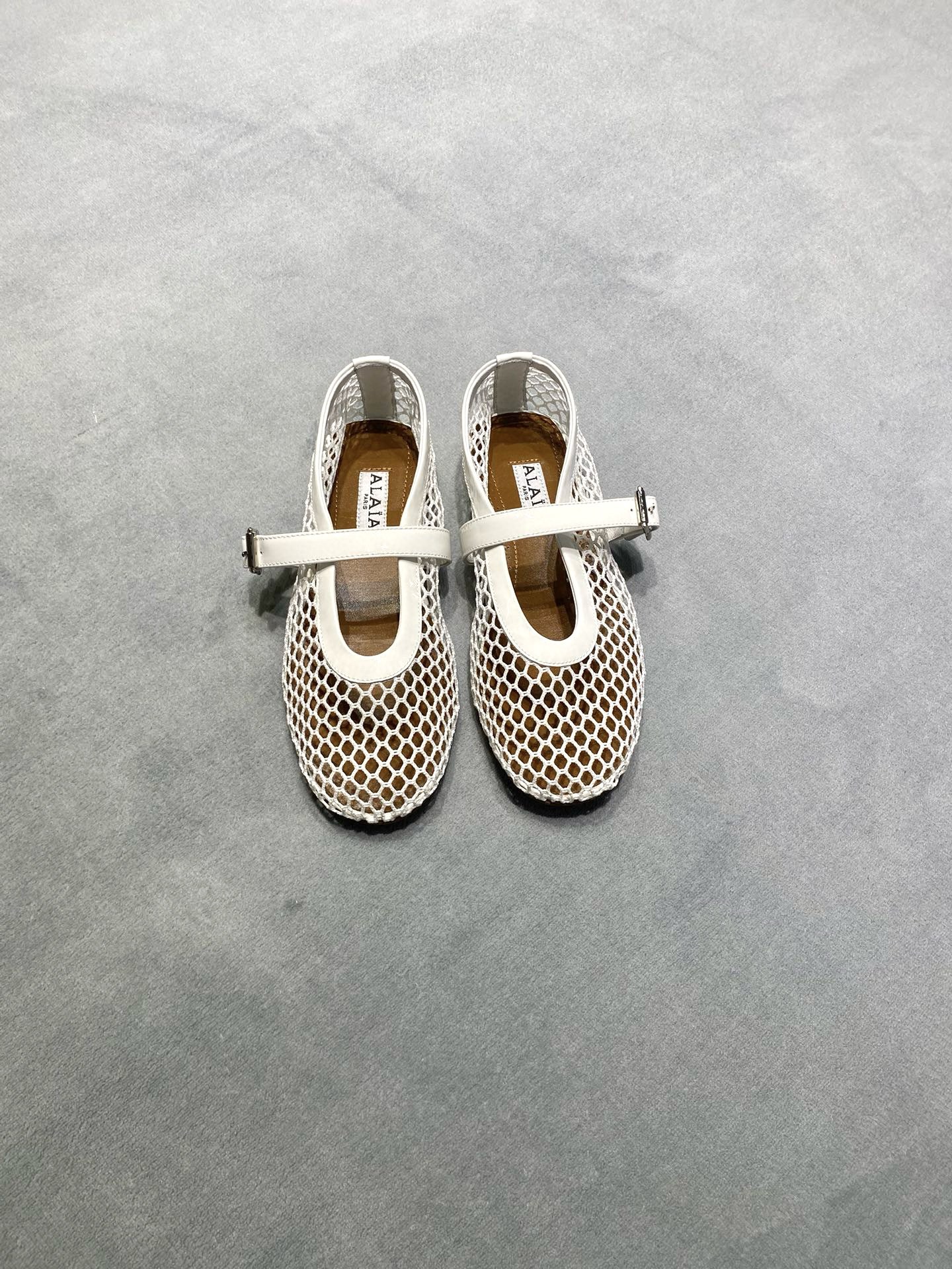 NO:693206,Original development Alaia 2025 new fishnet shoes ballet flats color white fabric: imported nylon mesh/patent leather lining: ~~~ outsole original rubber outsole size women's size 35-39 40.41.42 custom-made price extremely cost-effective, volume price, no bargaining for bulk orders, ballet shoes, alaia, flats19860909原版开发 Alaia 2025 新款渔网鞋 芭蕾舞鞋 平底鞋 颜色白色 面料: 进口尼龙网/漆皮 內里: ～～～ 大底原版橡胶大底 码数女码 35-39 40.41.42定做 价格 极致性价比跑量价、散单不议价,芭蕾舞鞋,alaia,flats,Women's Shoes