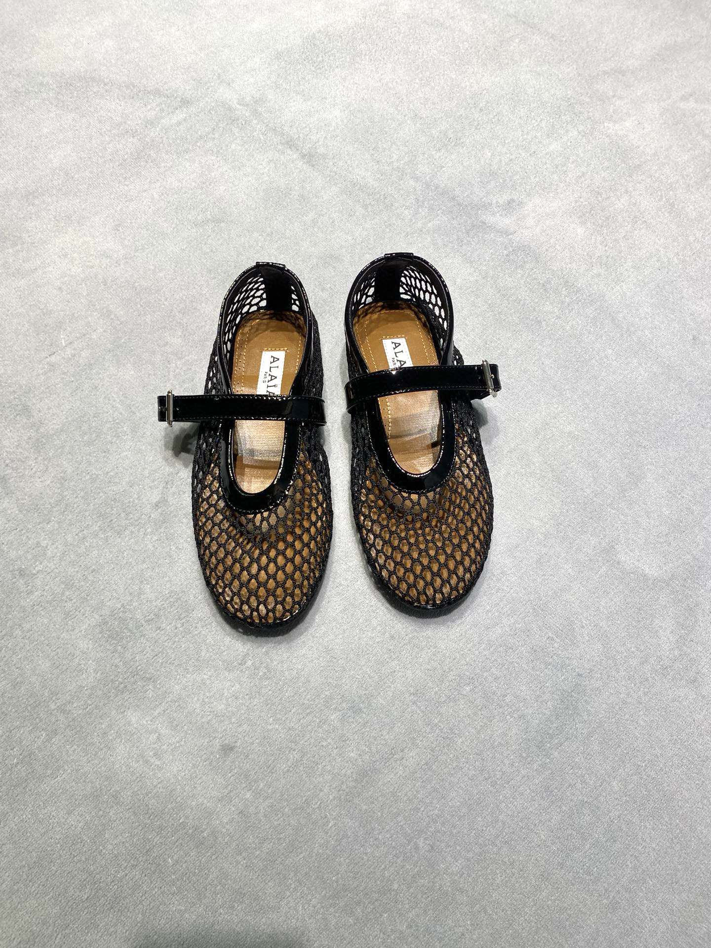 NO:693208,Original development Alaia 2025 new fishnet shoes ballet flats color black fabric: imported nylon mesh/patent leather lining: ~~~ outsole original rubber outsole size women's size 35-39 40.41.42 custom-made price extremely cost-effective, volume price, no bargaining for loose orders, ballet shoes, alaia, flats19860909原版开发 Alaia 2025 新款渔网鞋 芭蕾舞鞋 平底鞋 颜色黑色 面料: 进口尼龙网/漆皮 內里: ～～～ 大底原版橡胶大底 码数女码 35-39 40.41.42定做 价格 极致性价比跑量价、散单不议价,芭蕾舞鞋,alaia,flats,Women's Shoes