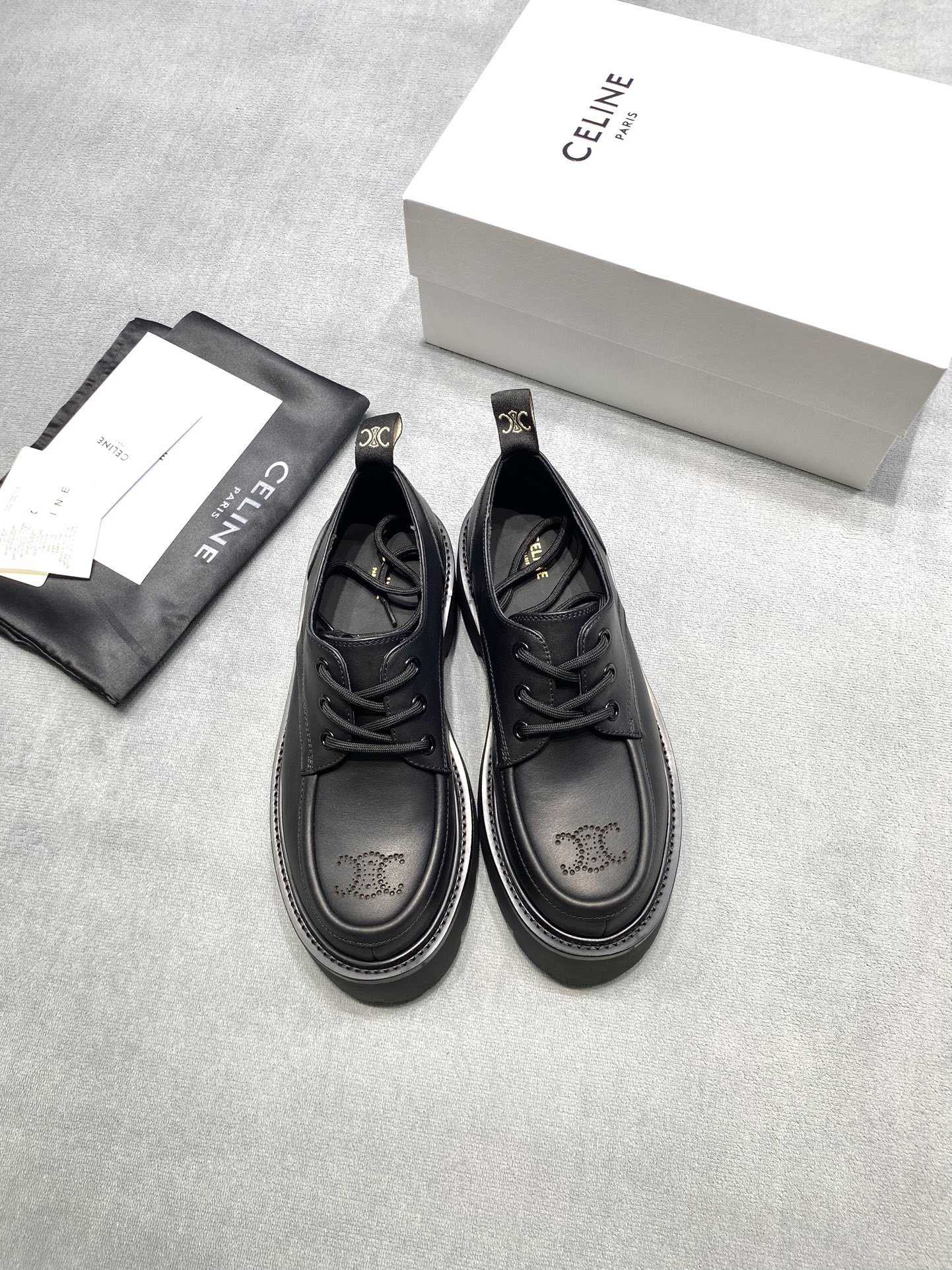 Celine Dames Loafers - Stijlvolle Retro Schoenen met Dikke Zool en Brogue Details