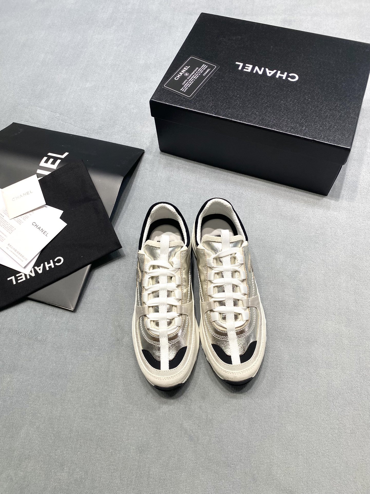 NO:693123,The original development of the 2025 new Chanel* Chanel 25a thick-soled height-increasing sneakers is finally here again, my favorite height-increasing sneakers! Who knows the sense of redemption when thin feet encounter slim and long shoes [Wow R] [Wow R] Xiaoxiang's TPU-filled PU craft outsole, comfort and rebound effect are the standard of luxury goods. Don't underestimate this detail, the cost is expensive, and other ordinary shoes will not have it. Fabric: Suede + cowhide imported from Italy Lining: Imported breathable mesh outsole Original outsole Size 35-39 (customized at 40) Price Real materials , Extremely cost-effective, quantity-priced, no bargaining for bulk orders, casual shoes/sports shoes, chanel, chanel, sneakers, cowhide, chamois leather19860909原版开发 2025新款Chane*香奈儿 25a厚底增高运动鞋 终于又来了我喜欢的增高运动鞋！谁懂瘦脚遇到瘦长鞋型的救赎感[哇R][哇R] 小香的tpu灌pu工艺大底,舒适度和回弹效果都是奢侈品的标准,千万不要小看这细节,造价可不菲,其他普通鞋子是不会有的. 面料: 意大利进口麂皮+牛皮 內里: 进口透气网 大底原版大底 码数35-39（40定做） 价格 真材实料 、极致性价比跑量价、散单不议价,休闲鞋/运动鞋,chanel,chanel,sneakers,cowhide,chamois leather,Women's Shoes