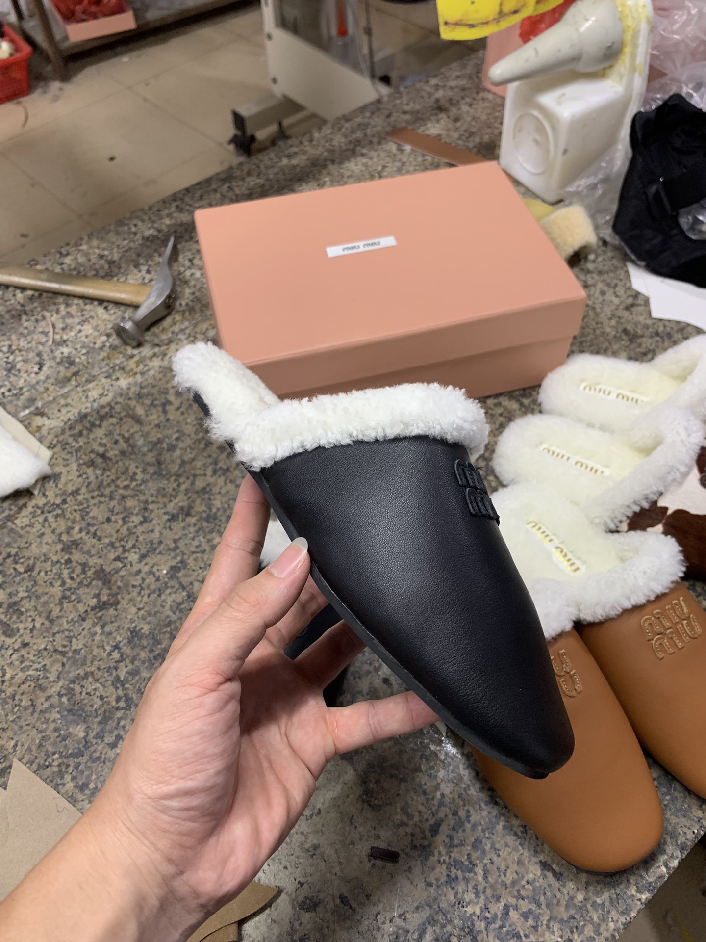 NO:693358,Black leather, detail appreciation, half-flop fur shoes19860909黑皮 细节鉴赏,半拖毛毛鞋,Women's Shoes
