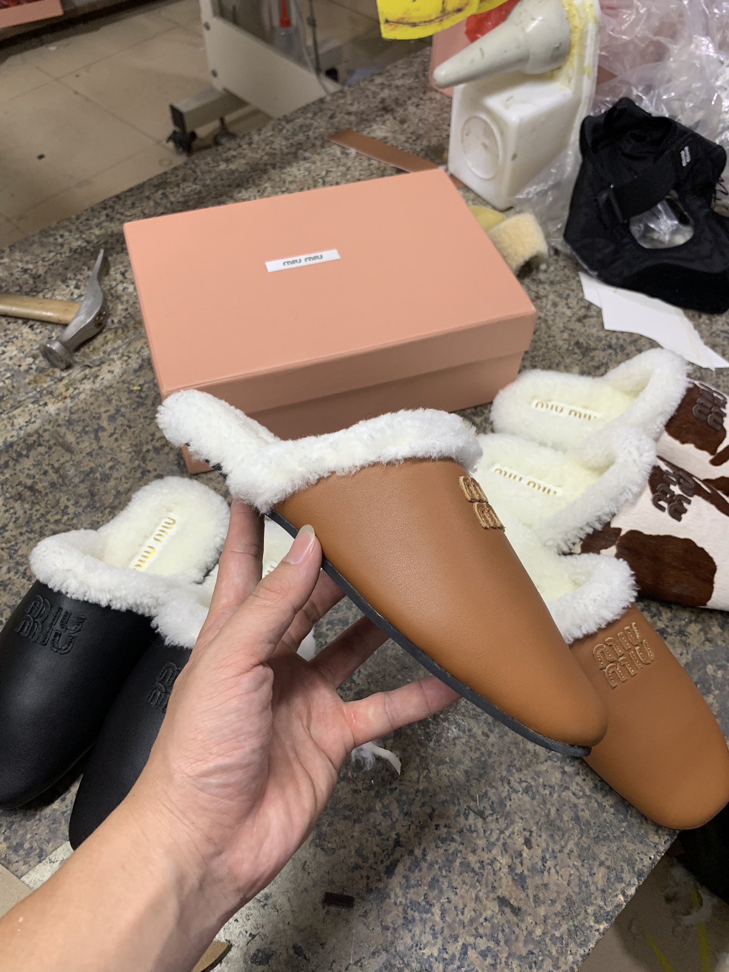 NO:693362,Brown leather, real shot appreciation of details, half-flop furry shoes19860909棕皮 细节实拍鉴赏,半拖毛毛鞋,Women's Shoes