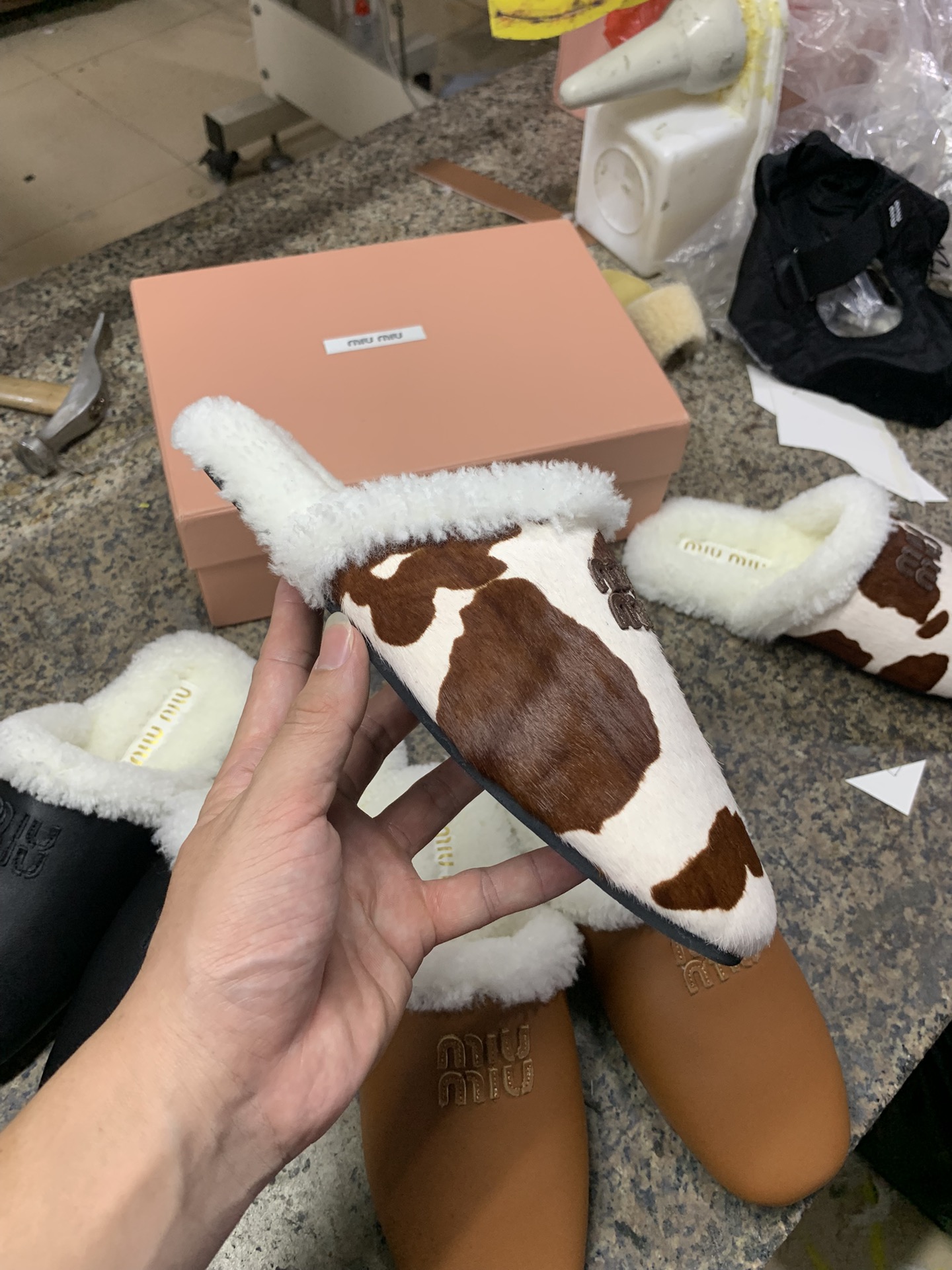 NO:693364,Cow color, detailed real-life appreciation, half-flop fur shoes19860909奶牛色 细节实拍鉴赏,半拖毛毛鞋,Women's Shoes