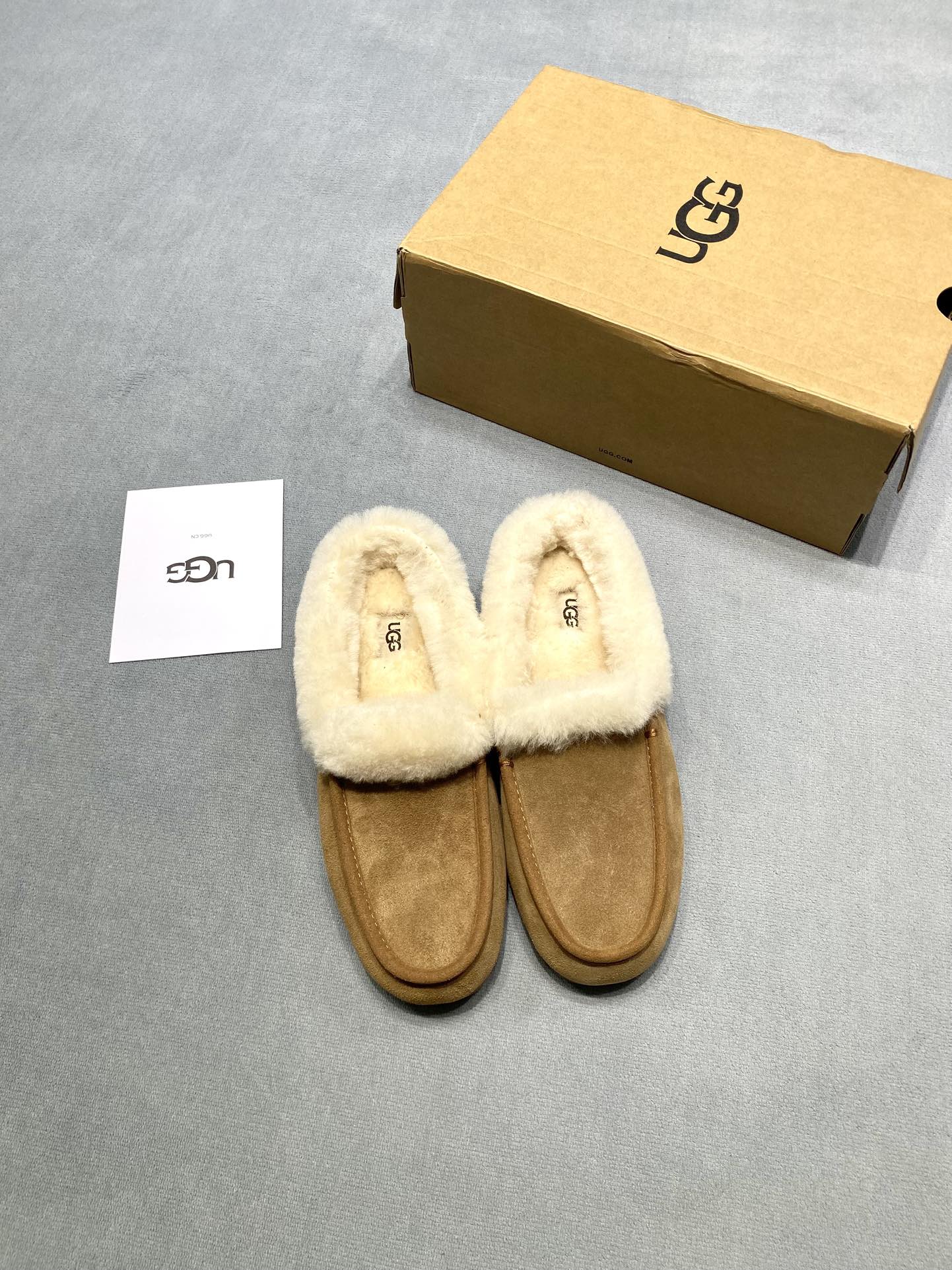 NO:693316,Original development 2025 autumn and winter new UGG Ainsley Mules, one-piece fur, three colors available, lightweight slip-on, 10mm wool, comfortable and cute fur slippers #ugg new #UGG #雪bootslippers #slip-on fur shoes #shopping mall recommendation Fabric: Cow Lining: Angora lamb wool Outsole original rubber sole Size number female code 35-39 (custom-made 40 non-refundable) Price female Extremely cost-effective, quantity-based price, no negotiation for bulk orders, semi-slippers, boots, slippers19860909原版开发 2025秋冬新款UGG安思丽穆勒鞋 皮毛一体 三色可选 轻便一脚蹬 10毫米羊毛 舒适可爱毛拖#ugg新款 #UGG #雪地靴拖鞋 #一脚蹬毛毛鞋 #商场推荐 面料: 牛猄 內里: 安哥拉羊羔毛 大底原版橡胶底 码数女码35-39（40定做不退换） 价格女  极致性价比跑量价、散单不议价,半拖毛毛鞋,boots,slippers,Women's Shoes