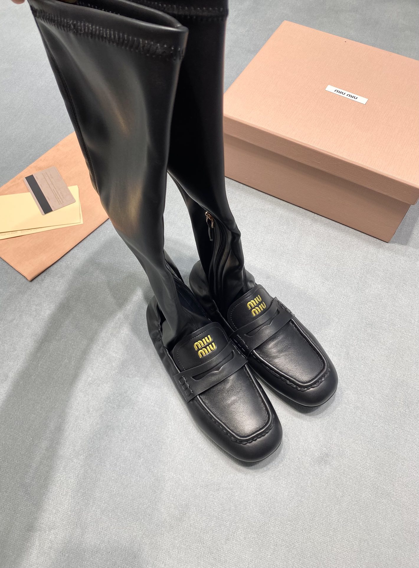 NO:693260,Original development Trend MiuMiu2026 boots Ballet shoes High-top stretch boots Flat ballet shoes Fabric: Sheepskin + sheepskin imported from Italy Lining: ... Outsole Original molded outsole Number of women's sizes 35-39 40.41 Customized price Extremely cost-effective, volume price, no bargaining for bulk orders, boots, miumiu, boots, sheepskin19860909原版开发 潮流趋势 MiuMiu2026长筒靴 芭蕾舞鞋高筒弹力靴平底 芭蕾舞鞋 面料: 意大利进口绵羊皮+羊皮革 內里: …… 大底原版开模大底 码数女码 35-39 40.41定做 价格 极致性价比跑量价、散单不议价,靴子,miumiu,boots,sheepskin,Women's Shoes