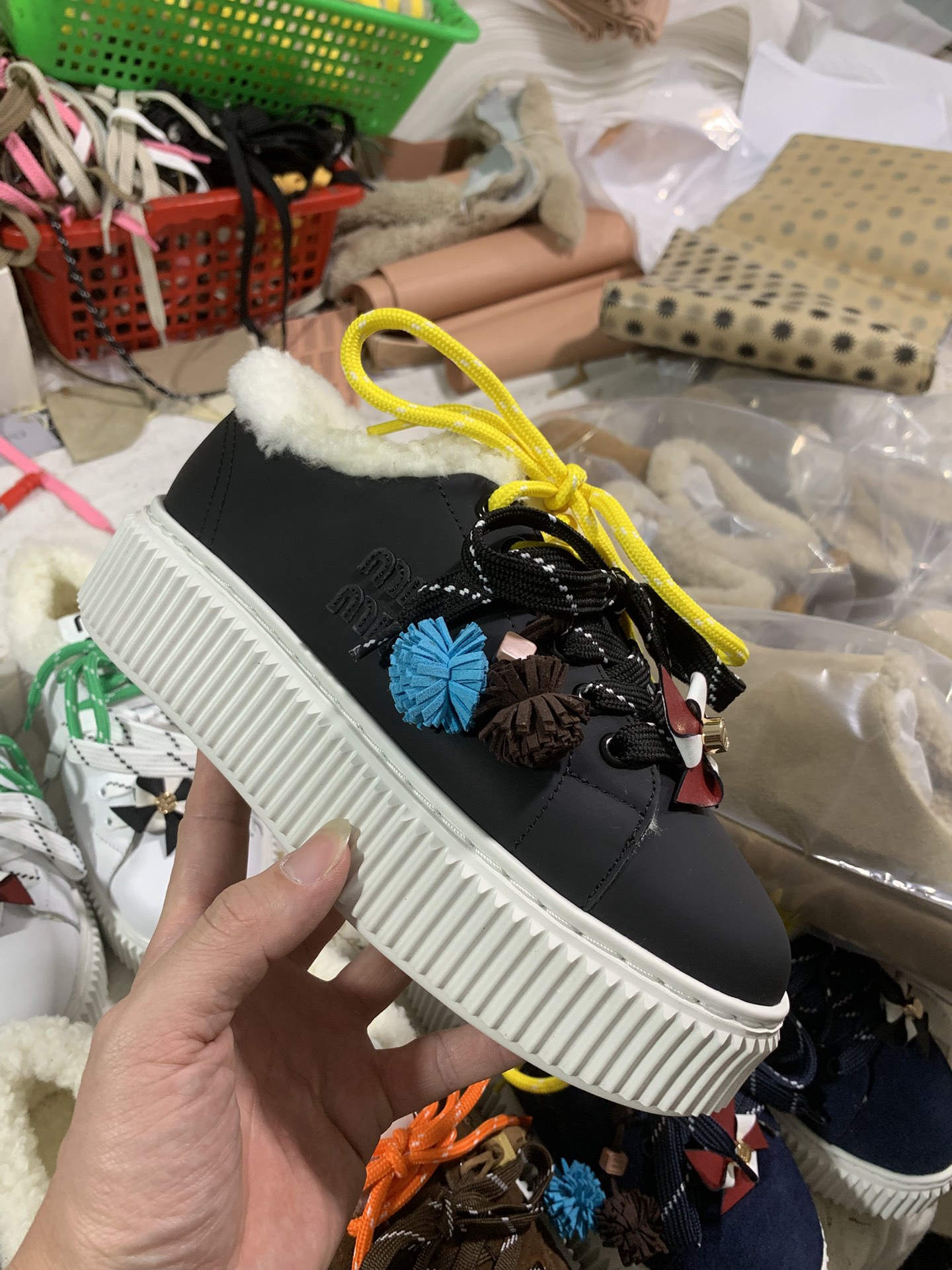 NO:692948,Appreciation of real photos of black leather furry details, casual shoes/sports shoes furry shoes, sneakers19860909黑皮 毛里细节实拍鉴赏,休闲鞋/运动鞋毛毛鞋,sneakers,Women's Shoes