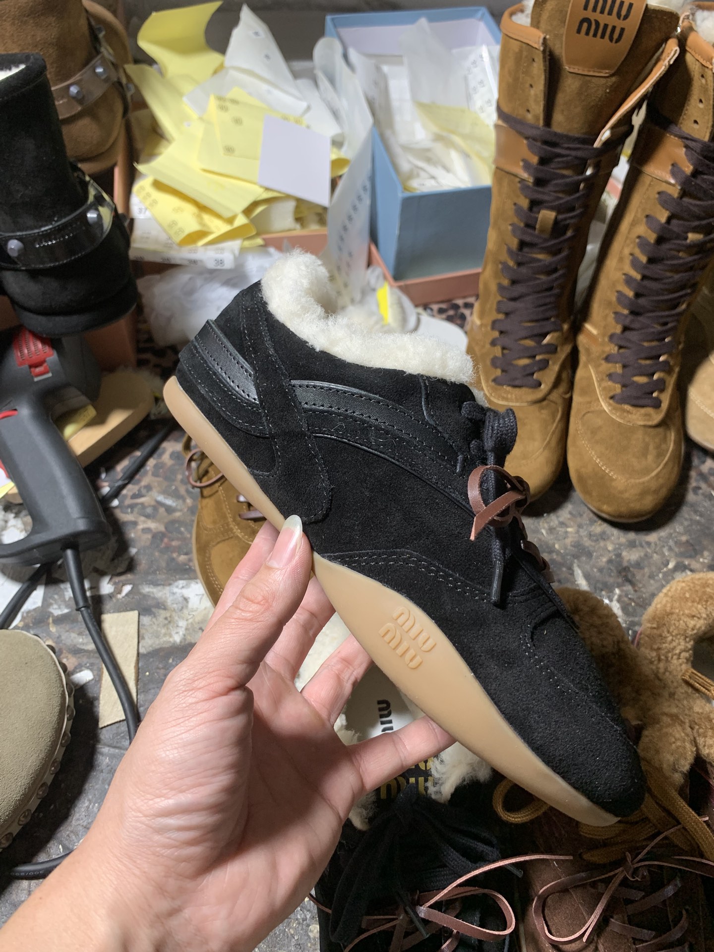 NO:693256,Black cow woolen details real shot appreciation, casual shoes/sports shoes woolen shoes, sneakers19860909黑色牛猄 毛里 细节实拍鉴赏,休闲鞋/运动鞋毛毛鞋,sneakers,Women's Shoes