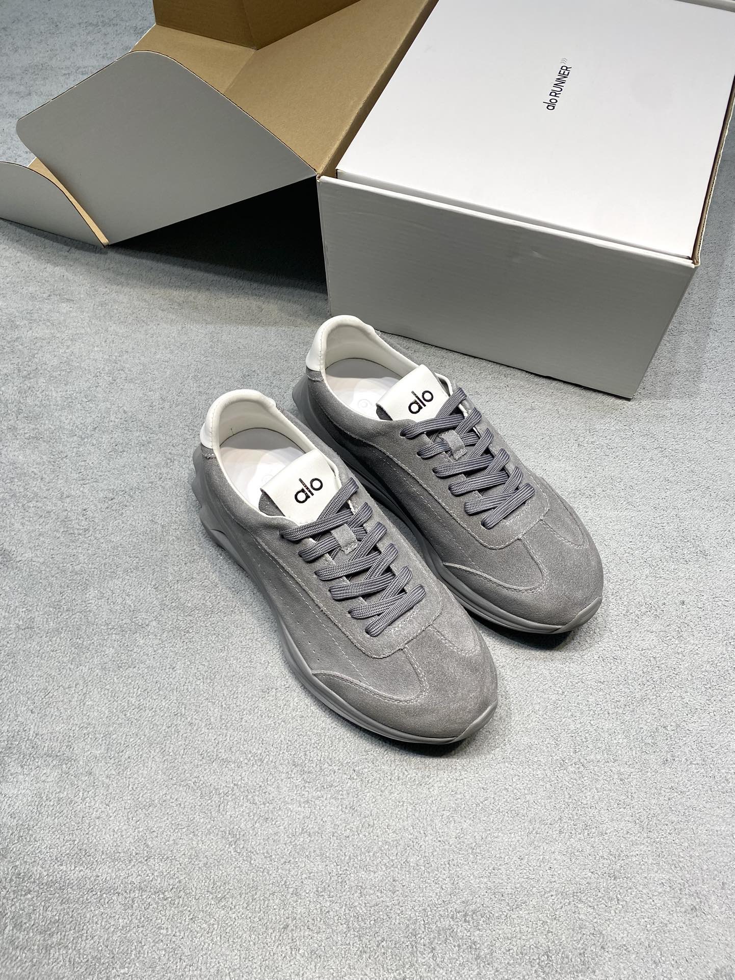 NO:693169,The original developed alo 25ss early autumn new thick-soled dad shoes for couples, casual shoes for men and women, very light! And it’s the same style recommended by celebrities ~ the upper toes are super slim and the legs are very slim! The overall shoe is also a classic cow suede design with a delicate texture on the upper! ! Fabric: Suede imported from Italy Lining: Australian imported sheepskin outsole original lightweight outsole Size women's size 35-40 (custom-made 40 non-returnable) Men's size 39-45 (custom-made 45 non-returnable) Price Men's model Extremely cost-effective, no bargaining for loose orders, casual shoes/sports shoes, sneakers, sheepskin, chamois leather19860909原版开发 alo 25ss 早秋新款厚底老爹鞋情侣款 男女休闲鞋 非常轻便！而且还是明星同款推荐～上脚超级显腿细！鞋子整体也是经典的牛反绒设计搭配鞋面细腻的纹路肌理感！！ 面料: 意大利进口麂皮 內里: 澳洲进口绵羊皮 大底原版轻便大底 码数女码35-40（40定做不退换） 男码39-45（45定做不退换） 价格 男款 极致性价比、散单不议价,休闲鞋/运动鞋,sneakers,sheepskin,chamois leather,Women's Shoes