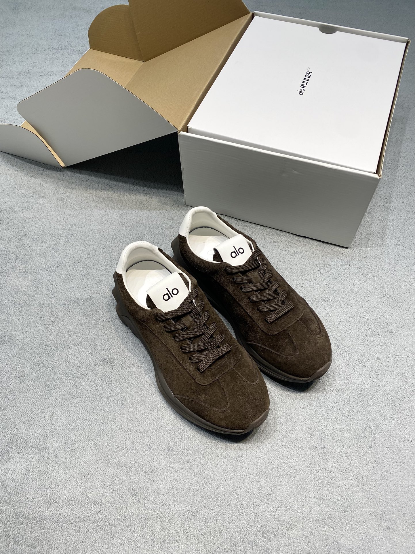 NO:693170,The original developed alo 25ss early autumn new thick-soled dad shoes for couples, casual shoes for men and women, very light! And it’s the same style recommended by celebrities ~ the upper toes are super slim and the legs are very slim! The overall shoe is also a classic cow suede design with a delicate texture on the upper! ! Fabric: Suede imported from Italy Lining: Sheepskin imported from Australia Original lightweight outsole Size women's size 35-40 (40 is custom-made and non-returnable) Price Extremely cost-effective, no bargaining for loose orders, casual shoes/sports shoes, sneakers, sheepskin, chamois leather19860909原版开发 alo 25ss 早秋新款厚底老爹鞋情侣款 男女休闲鞋 非常轻便！而且还是明星同款推荐～上脚超级显腿细！鞋子整体也是经典的牛反绒设计搭配鞋面细腻的纹路肌理感！！ 面料: 意大利进口麂皮 內里: 澳洲进口绵羊皮 大底原版轻便大底 码数女码35-40（40定做不退换） 价格 极致性价比、散单不议价,休闲鞋/运动鞋,sneakers,sheepskin,chamois leather,Women's Shoes