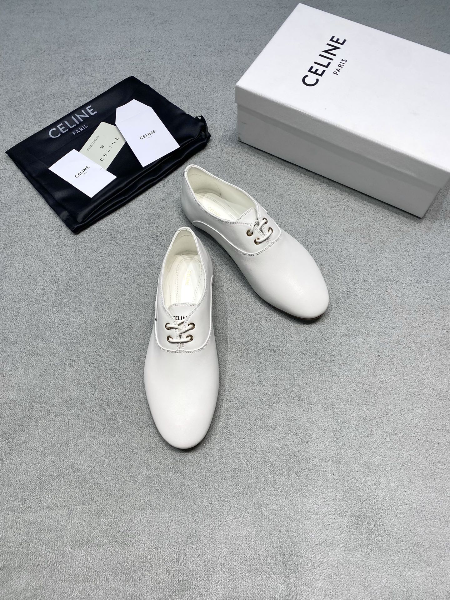 NO:705690,Original development Celine Celine 2026 New Year Order Fair Sweet white shoes Single shoes Fresh college style soft leather Plain small leather shoes Fabric: Sheepskin imported from Italy Lining: Sheepskin imported from Italy Outsole Genuine leather Outsole Size Women's size 35-39 40.41 Customized price Extremely cost-effective, volume price, no bargaining for bulk orders, single shoes, celine, celine, sheepskin, Leather soles19860909原版开发 Celine 赛琳2026新春订货会 甜美小白鞋 单鞋 清新学院风软皮 素面小皮鞋 面料: 意大利进口绵羊皮 內里: 意大利进口绵羊皮 大底真皮大底 码数女码 35-39 40.41定做 价格 极致性价比跑量价、散单不议价,单鞋,celine,celine,sheepskin,Leather soles,Women's Shoes