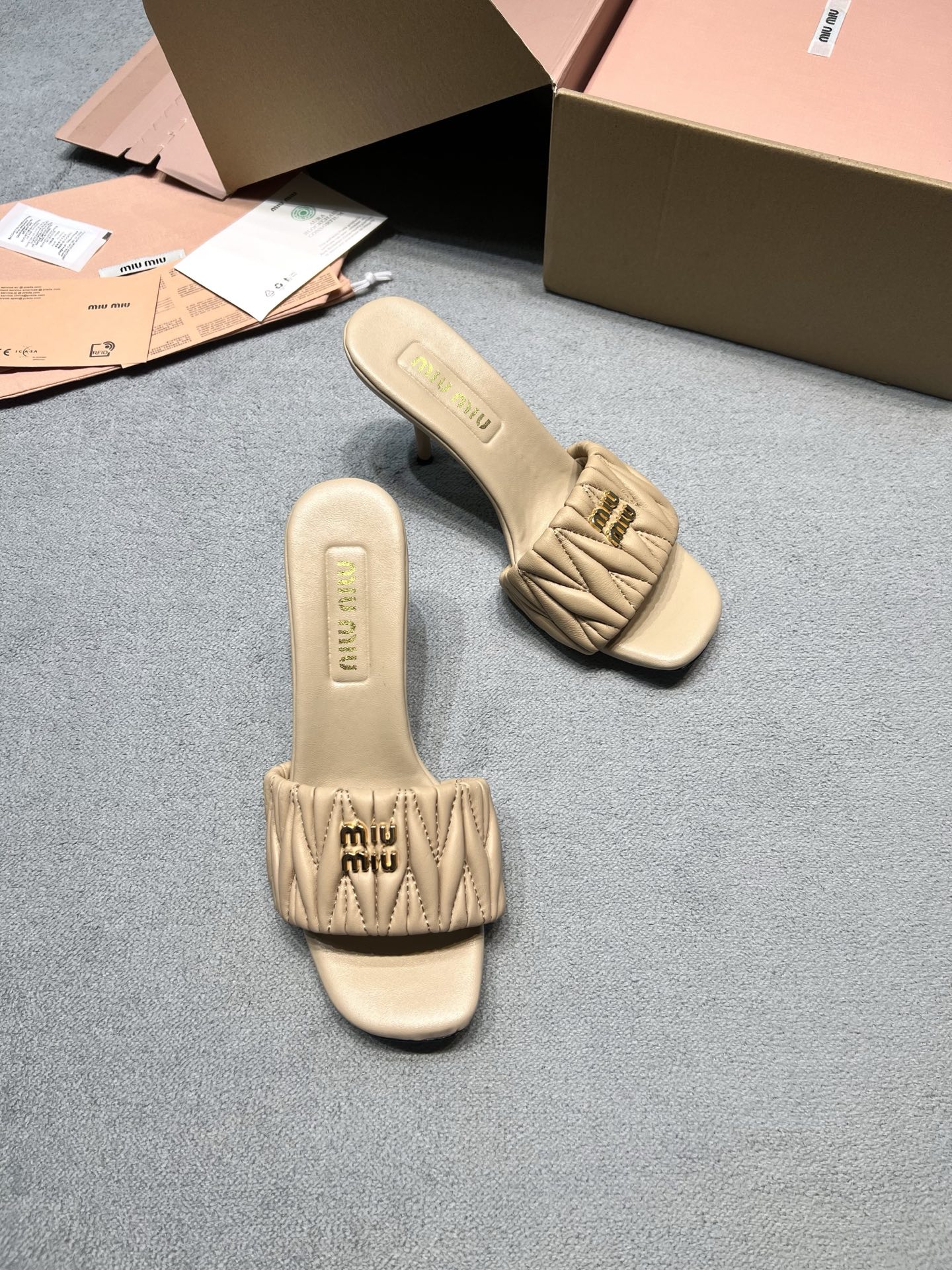 Miu Miu Slides