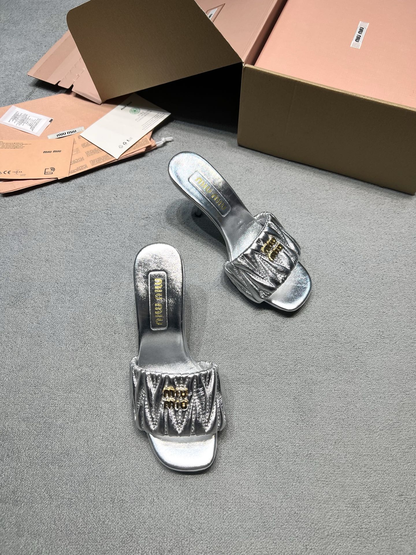 Miu Miu Slides