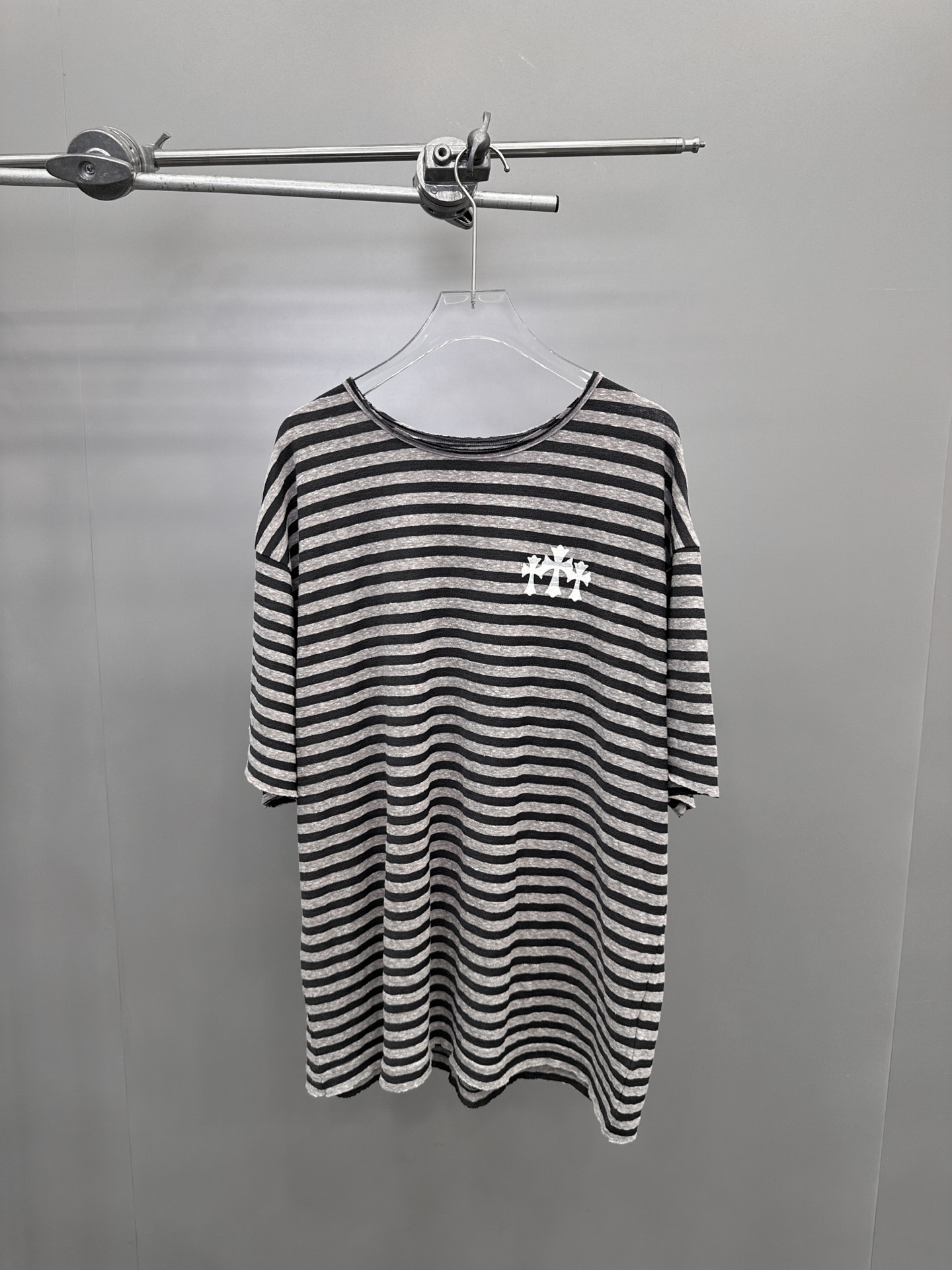 NO:327667,Croxin | New striped T, imported cotton blended striped material, full body loose edge workmanship, same style for men and women, size sml, chrome hearts, alexander wang19860909克罗心 ｜ 新款条纹T,进口棉混纺条纹料,全身散边做工,男女同款,尺码sml,,chrome hearts,alexander wang,Women's clothing