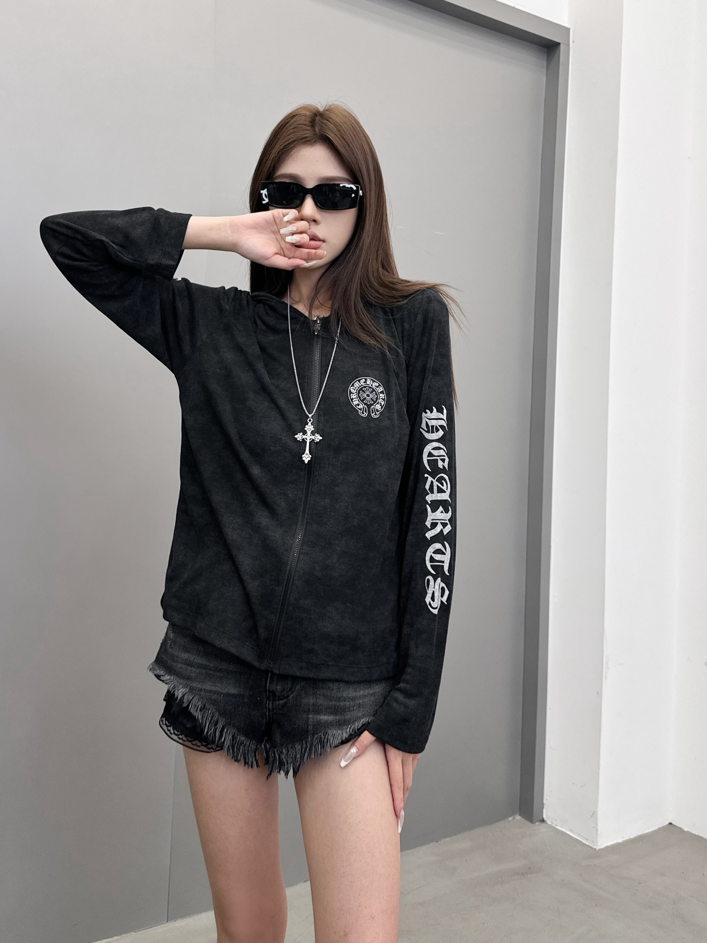 NO:326942,Croxin | New cardigan, ready-to-wear wash and stir-fry color plus four-sided printing technology, Tennis blended fabric, size sml, chrome hearts, alexander wang19860909克罗心 ｜ 新款开衫,成衣洗水炒色加四面印花工艺,天丝混纺面料,尺码sml,,chrome hearts,alexander wang,Women's clothing