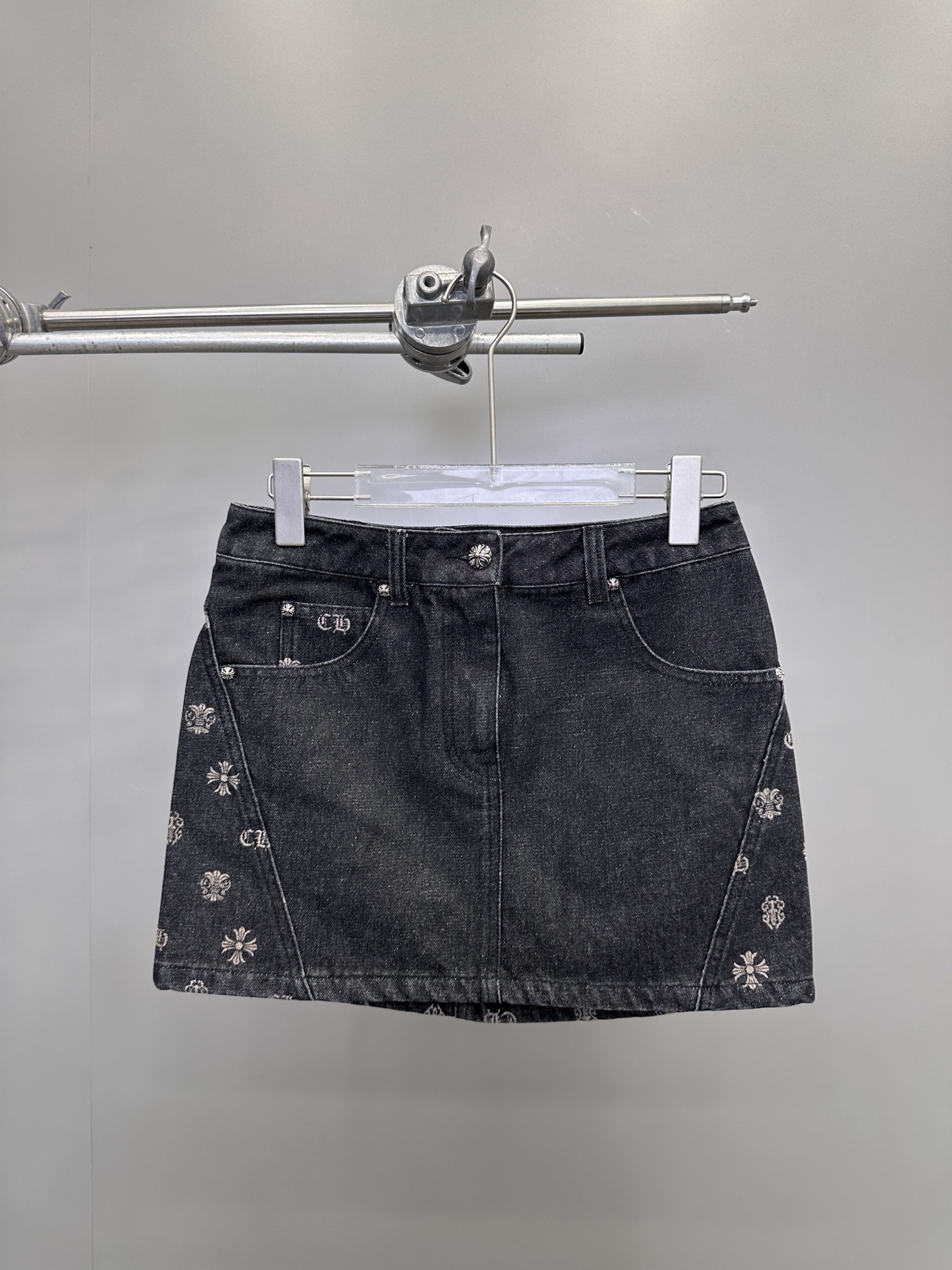 NO:327643,Croxin | New denim skirt, laundry washing water and grey cloth printing process, size sml, chrome hearts, skirts, alexander wang19860909克罗心 ｜ 新款牛仔短裙,成衣洗水加坯布印花工艺,尺码sml,,chrome hearts,skirts,alexander wang,Women's clothing