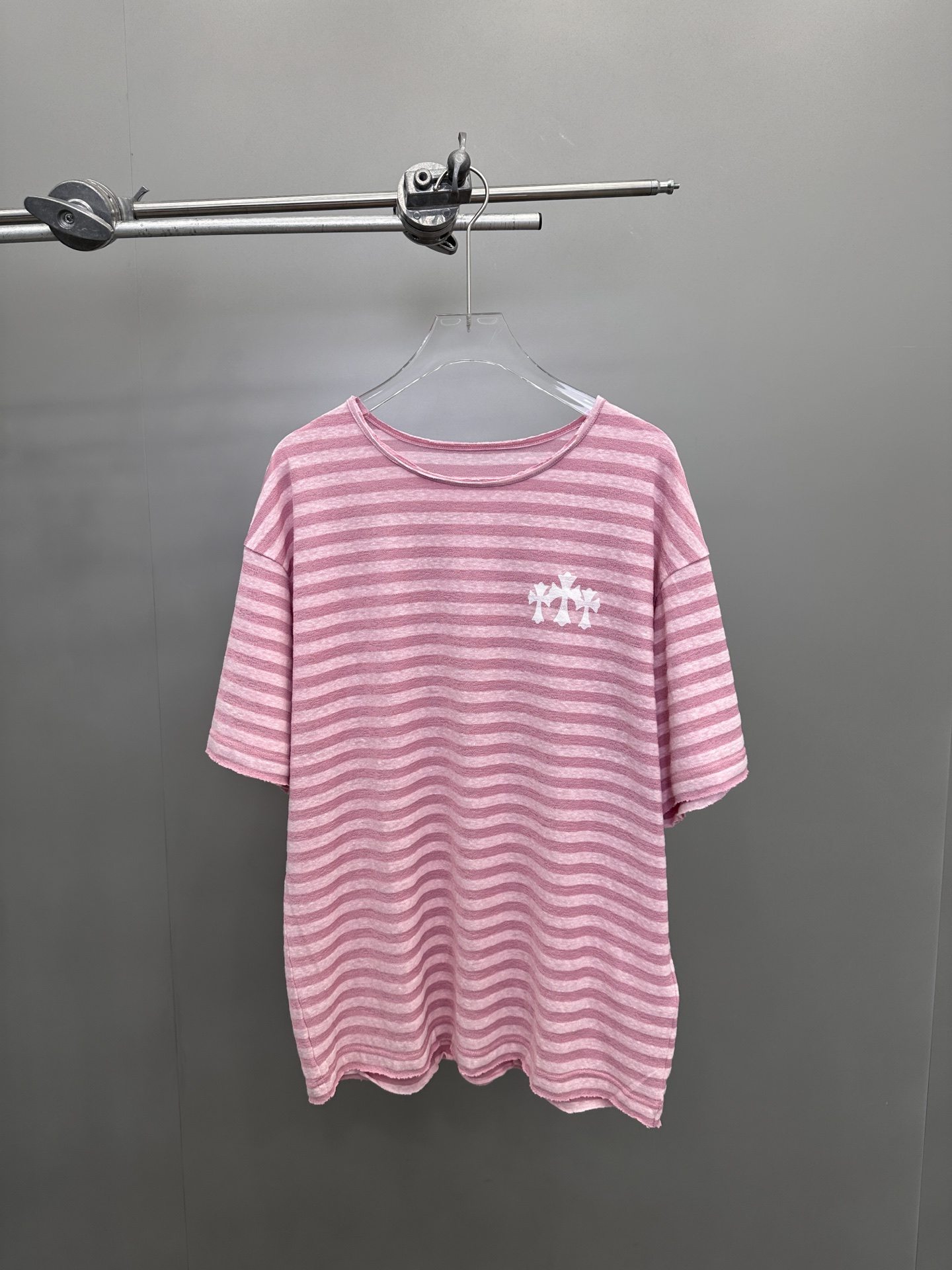 NO:327661,Croxin | New striped T, imported cotton blended striped material, full body loose edge workmanship, same style for men and women, size sml, chrome hearts, alexander wang19860909克罗心 ｜ 新款条纹T,进口棉混纺条纹料,全身散边做工,男女同款,尺码sml,,chrome hearts,alexander wang,Women's clothing