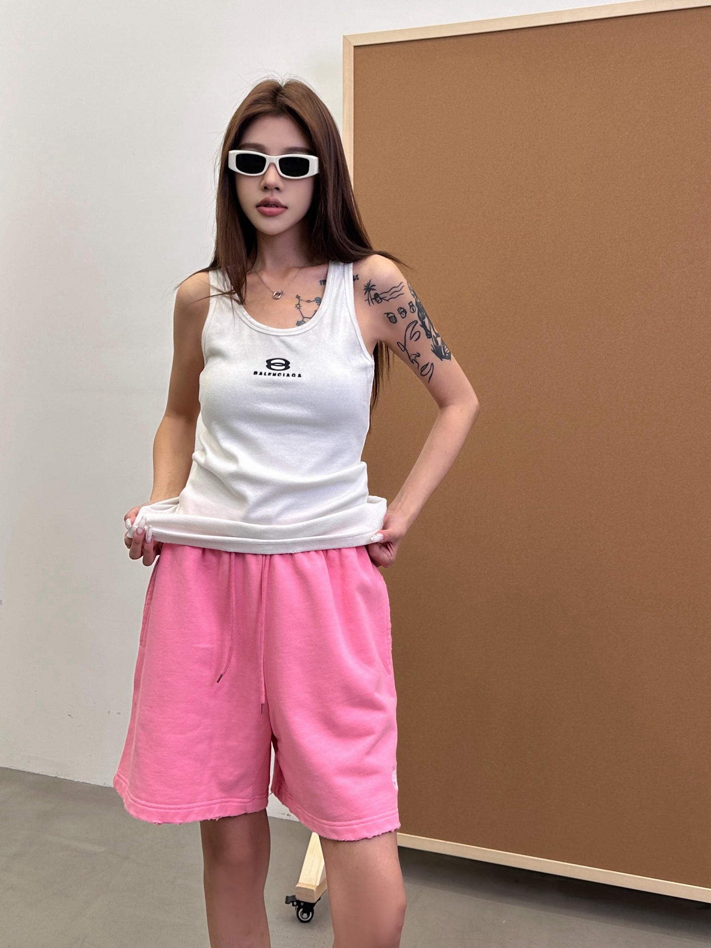 巴黎 ｜ 新款刺绣标短裤，成衣洗水吊磨工艺，最新红色刺绣标。男女同款，100%，尺码sml