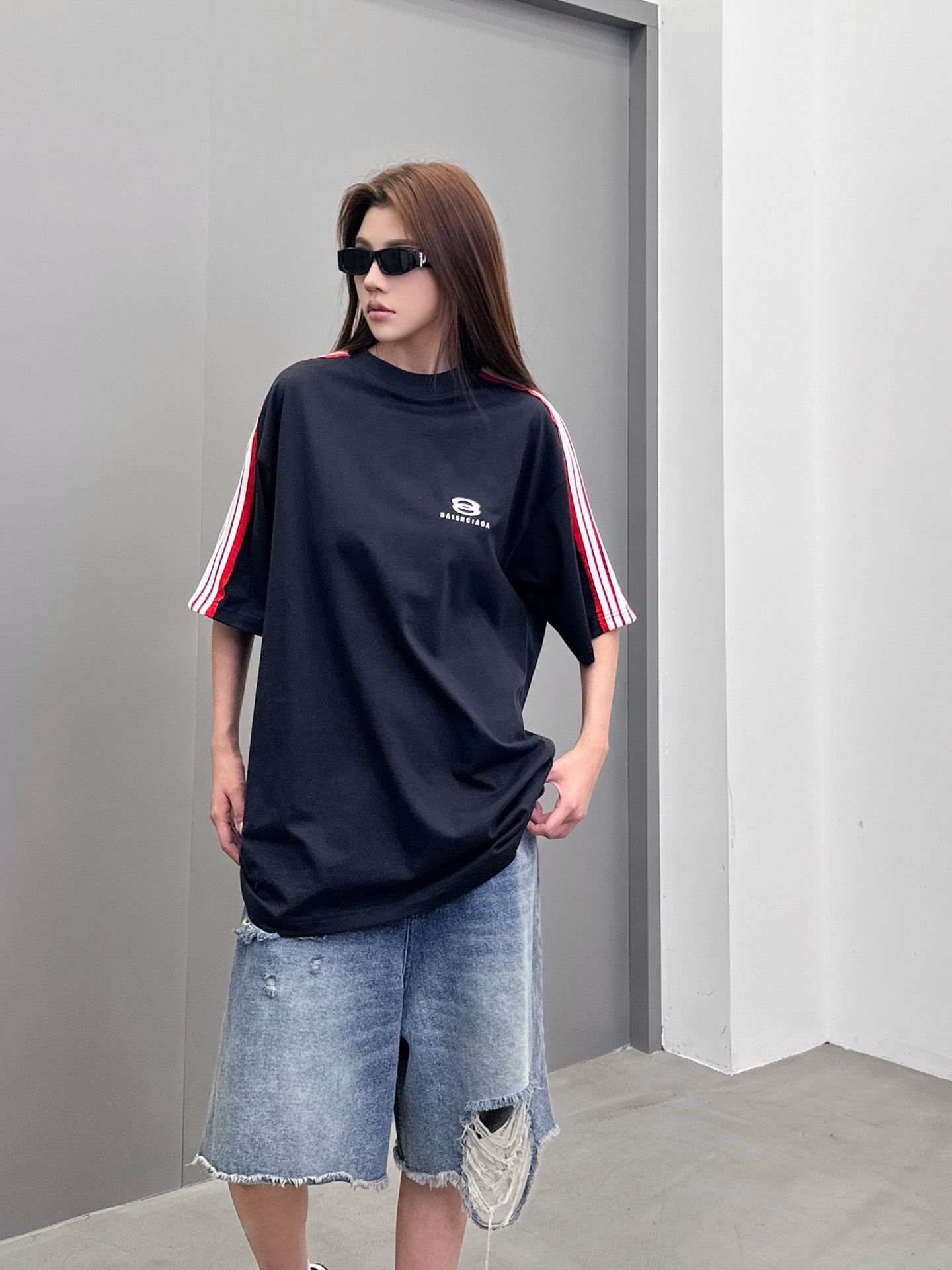 NO:333164,Paris ｜ New short-sleeved T, laundry washing water front and rear embroidery technology plus handmade car bars, same model for men and women, size sml, T-shirt, alexander wang19860909巴黎 ｜ 新款短袖t,成衣洗水前后刺绣工艺加手工车杠,男女同款,尺码sml,,T-shirt,alexander wang,Women's clothing