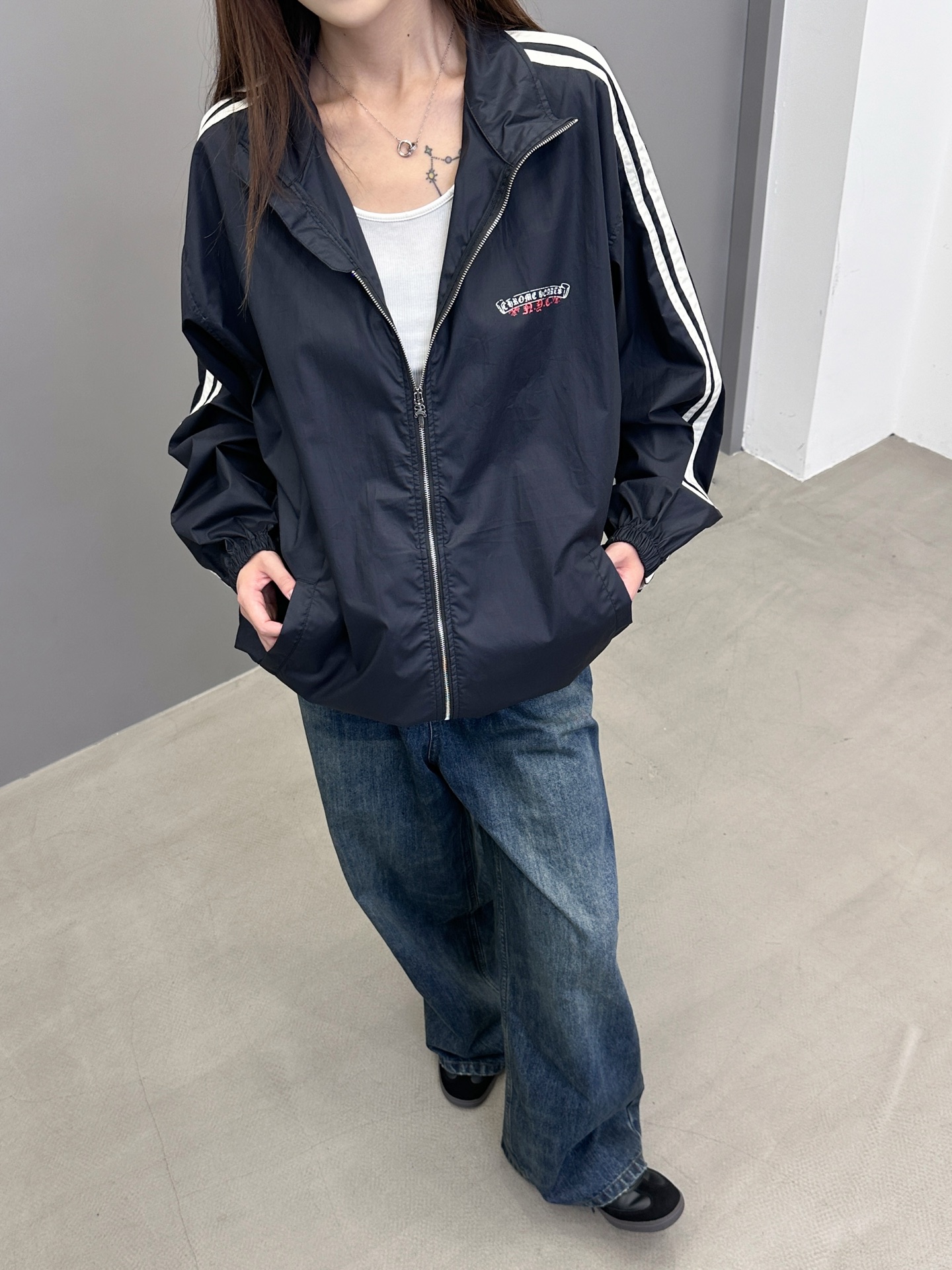 NO:333174,Croxin | New thin windbreaker, front and rear printing and side bar craftsmanship of ready-to-wear, imported high-density cotton fabrics from Japan, same style for men and women, size sml, chrome hearts, alexander wang19860909克罗心 ｜ 新款薄风衣,成衣前后印花加侧杠工艺,日本进口高密棉面料,男女同款,尺码sml,,chrome hearts,alexander wang,Women's clothing