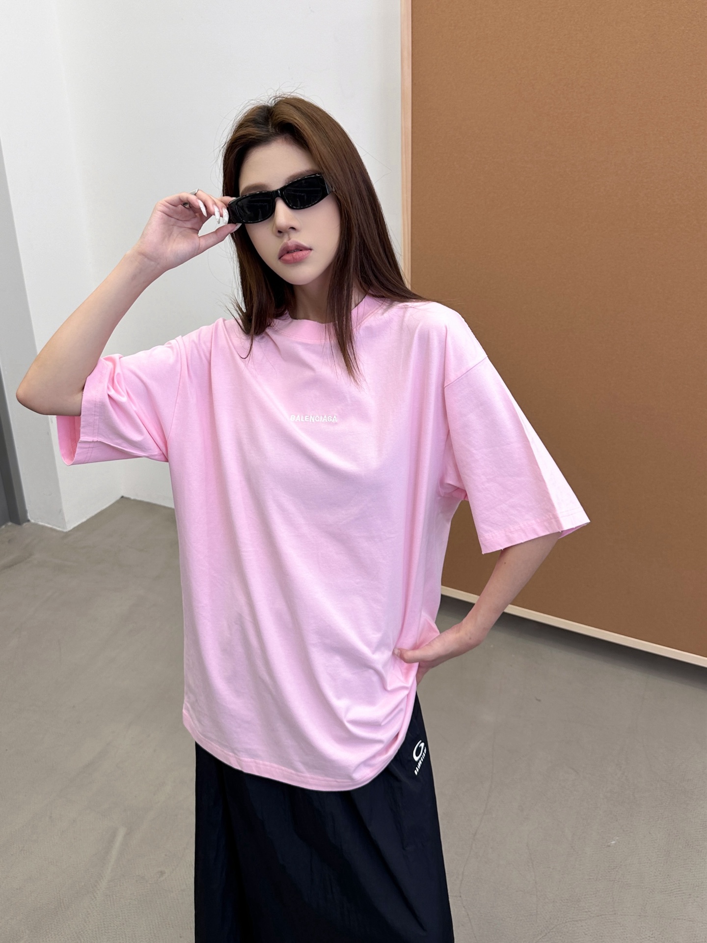 NO:412601,Paris ｜ New short-sleeved T, laundry washing water hanging grinding and front and rear embroidery mark, same style for men and women, size sml, T-shirt, alexander wang19860909巴黎 ｜ 新款短袖t,成衣洗水吊磨加前后刺绣标,男女同款,尺码sml,,T-shirt,alexander wang,Women's clothing