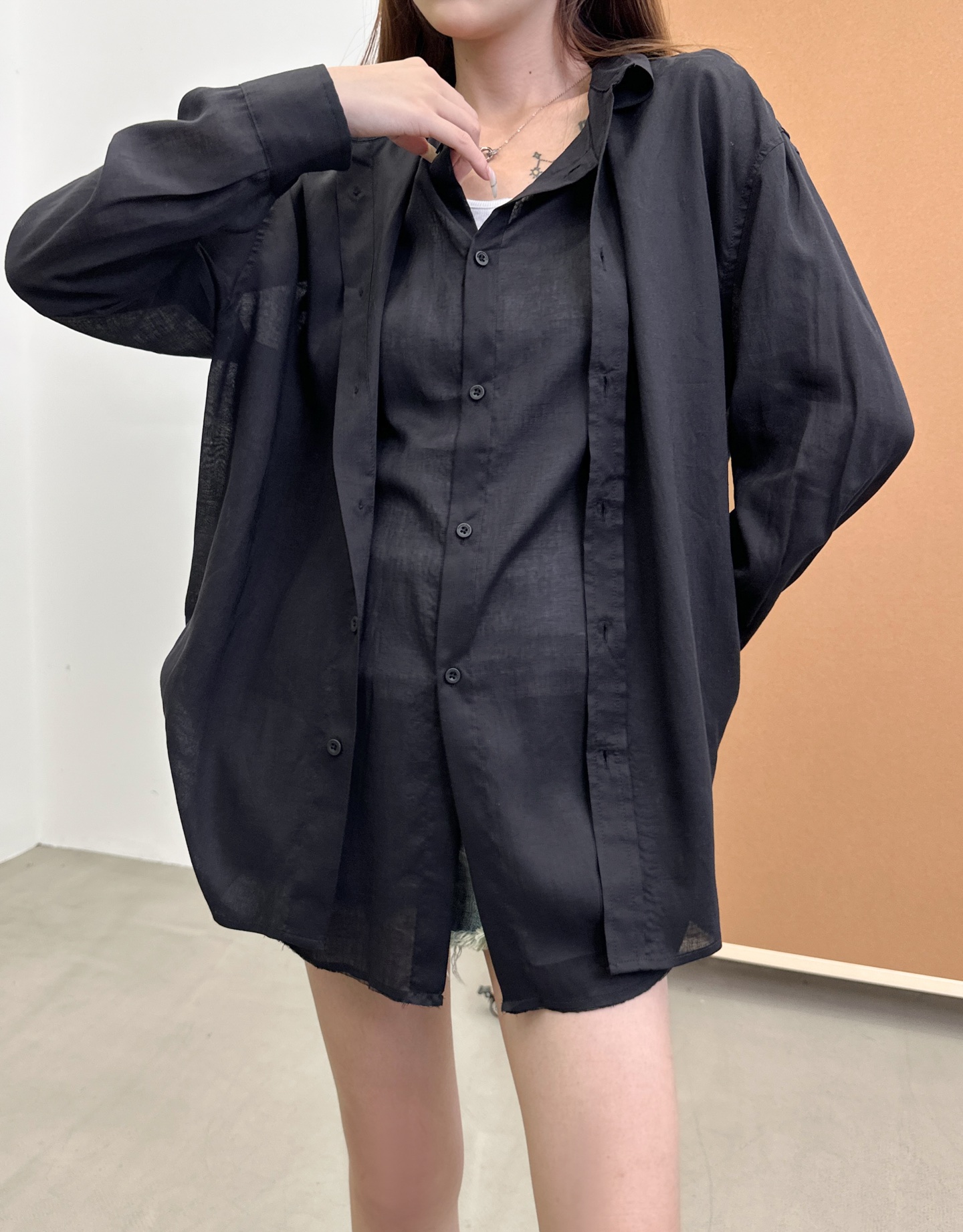 NO:412618,mm6 ｜ New shirt, imported lyesel linen fabric, two-piece structure workmanship, same style for men and women, size sml,,masion margiela,alexander wang19860909mm6 ｜ 新款衬衣,进口莱赛尔亚麻面料,结构假两件做工,男女同款,尺码sml,,masion margiela,alexander wang,Women's clothing