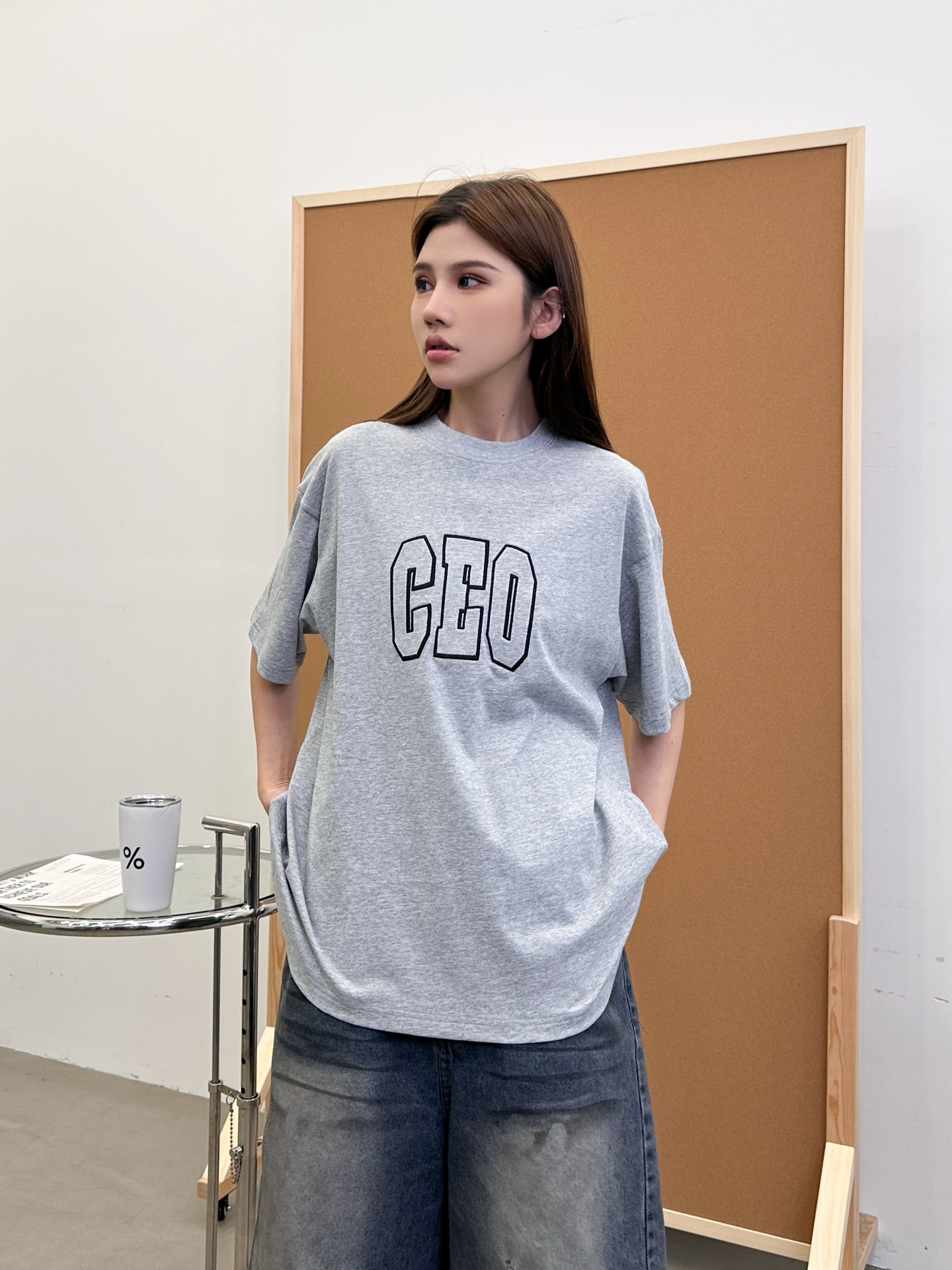NO:422251,Paris ｜ New short-sleeved T, laundry washing water plus patch embroidered letter craft, same style for men and women, size sml, T-shirt, alexander wang19860909巴黎 ｜ 新款短袖t,成衣洗水加贴补绣字母工艺,男女同款,尺码sml,,T-shirt,alexander wang,Women's clothing