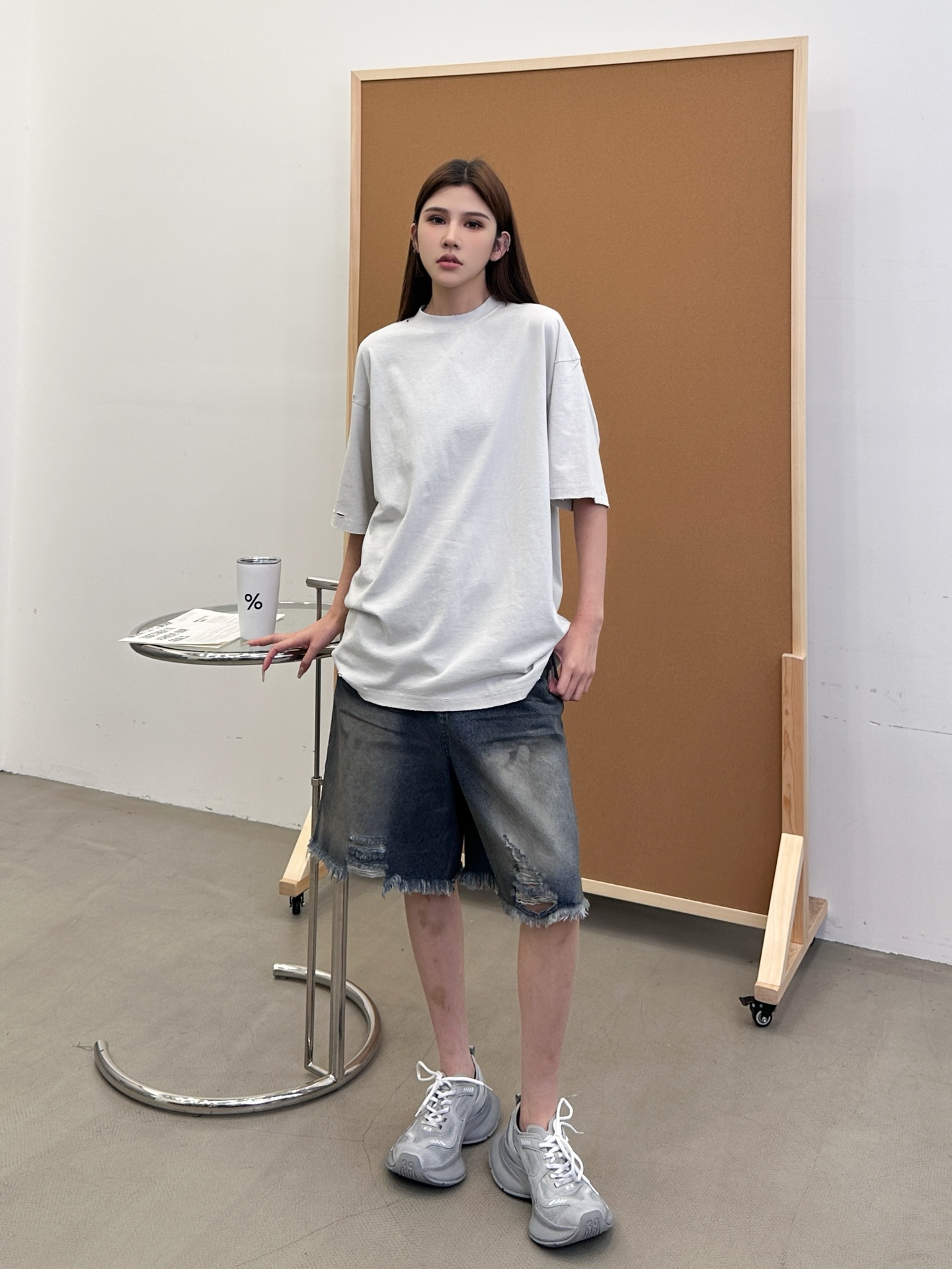 NO:422231,Paris ｜ New short-sleeved T, laundry washing water ripped and cracked slurry printing technology, same style for men and women, size sml, T-shirt, alexander wang19860909巴黎 ｜ 新款短袖t,成衣洗水破洞吊磨加裂浆印花工艺,男女同款,尺码sml,,T-shirt,alexander wang,Women's clothing