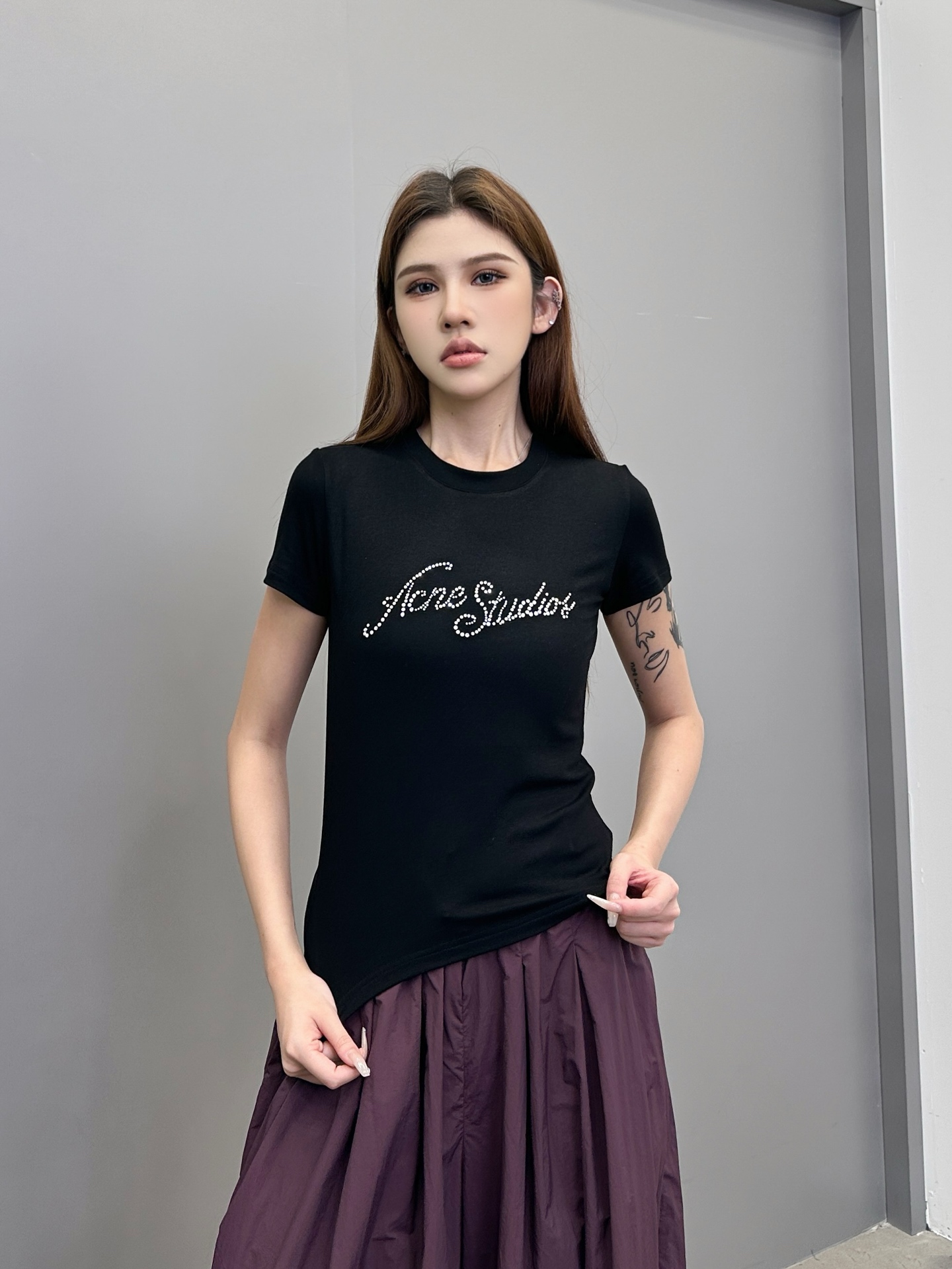 NO:427534,Acne｜ New short-sleeved t, hand-made ironing process, cotton fabric with strong skin-friendly feel, size sml, acne studios, T-shirt, alexander wang19860909Acne ｜ 新款短袖t,手工烫钻工艺,人棉面料亲肤感强,尺码sml,,acne studios,T-shirt,alexander wang,Women's clothing