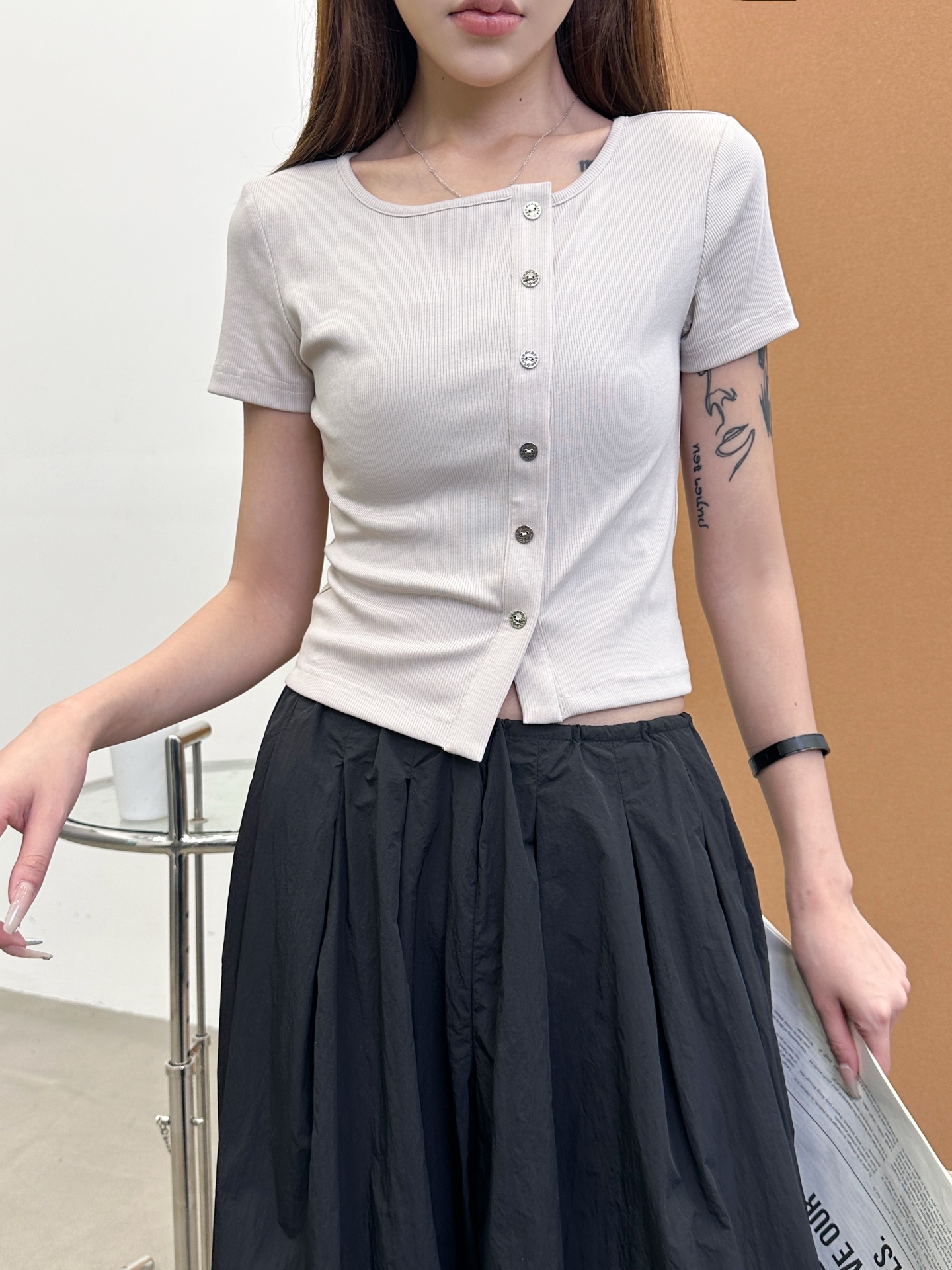 NO:427554,Croxin | New irregular small T, classic embroidery logo, imported lyesel cotton fabric with strong skin-friendly feel, metal handmade nail button short-sleeved cardigan, size sml, chrome hearts, T-shirt, alexander wang19860909克罗心 ｜ 新款不规则小T,经典刺绣标,进口莱赛尔棉面料亲肤感强,金属手工钉扣短袖小开衫,尺码sml,,chrome hearts,T-shirt,alexander wang,Women's clothing